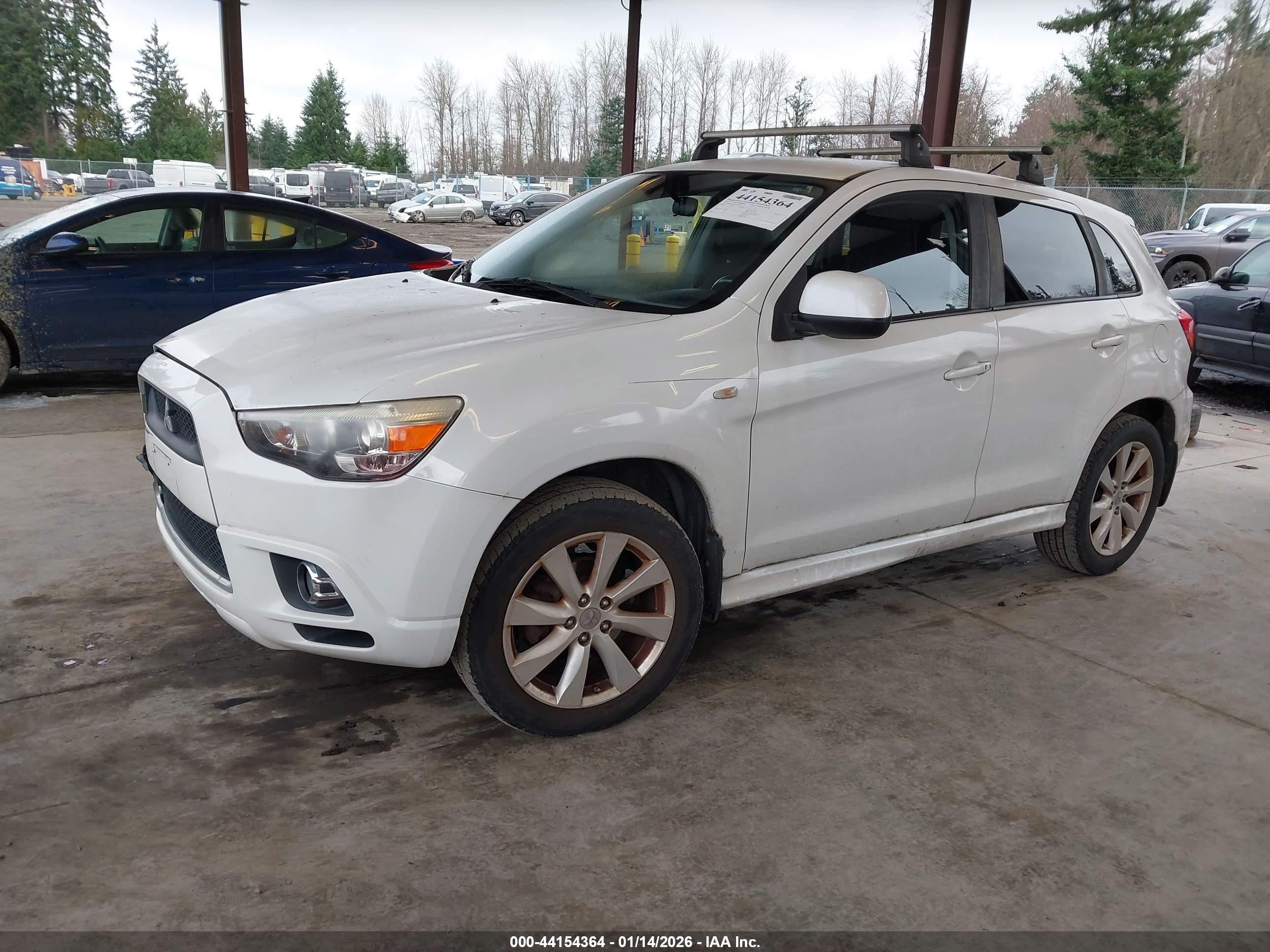 MITSUBISHI OUTLANDER image 2