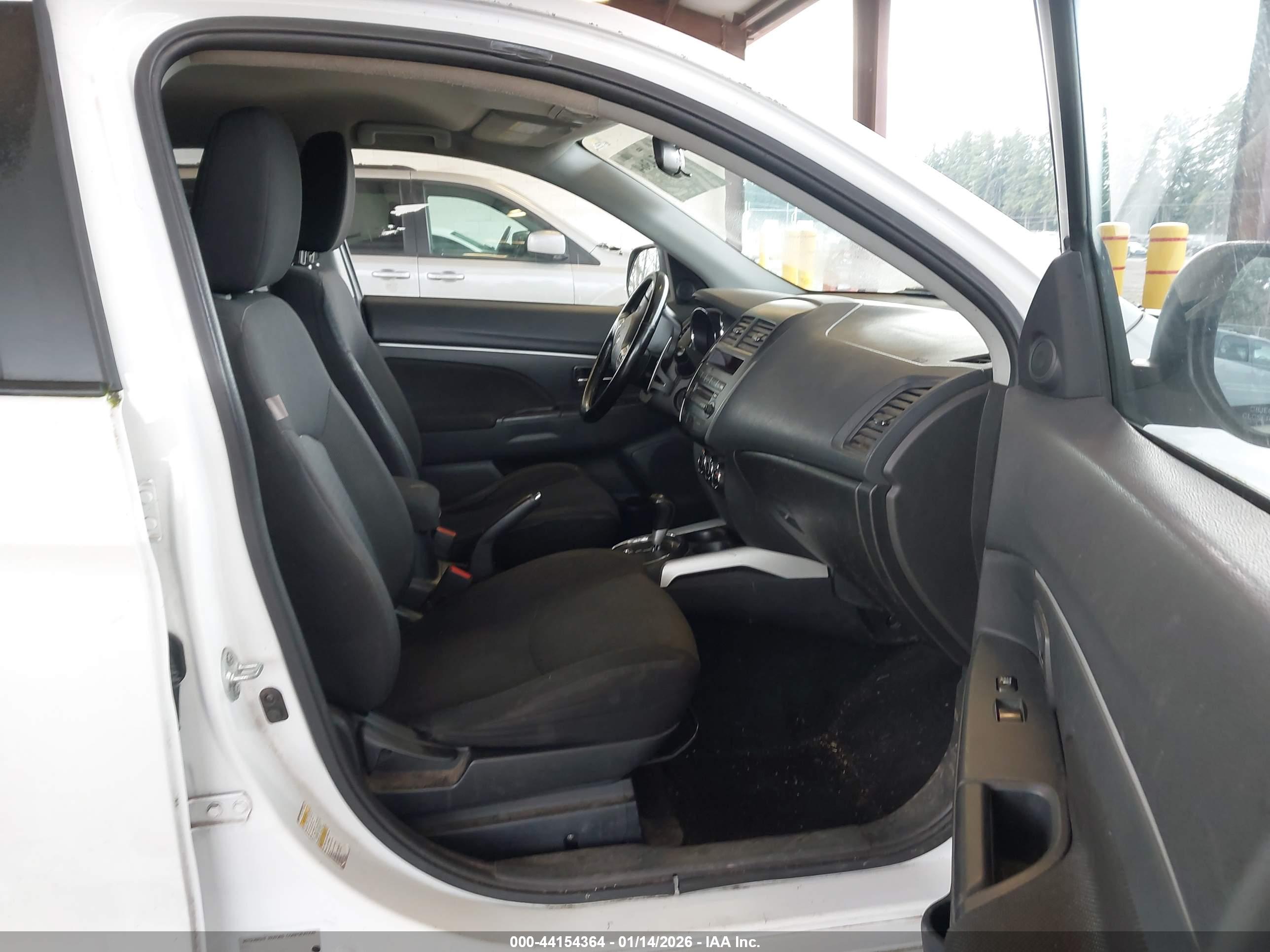 MITSUBISHI OUTLANDER image 5