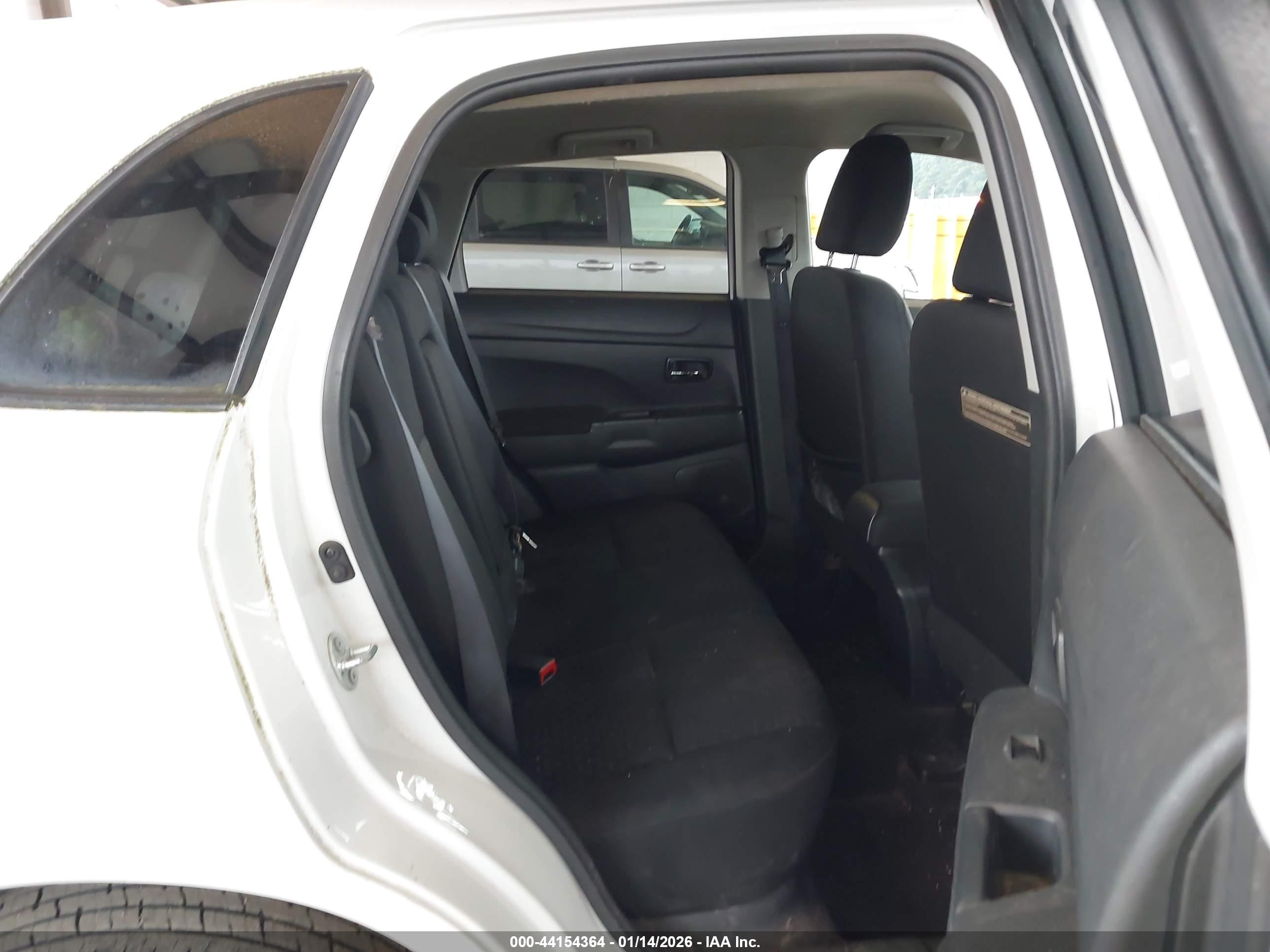 MITSUBISHI OUTLANDER image 8