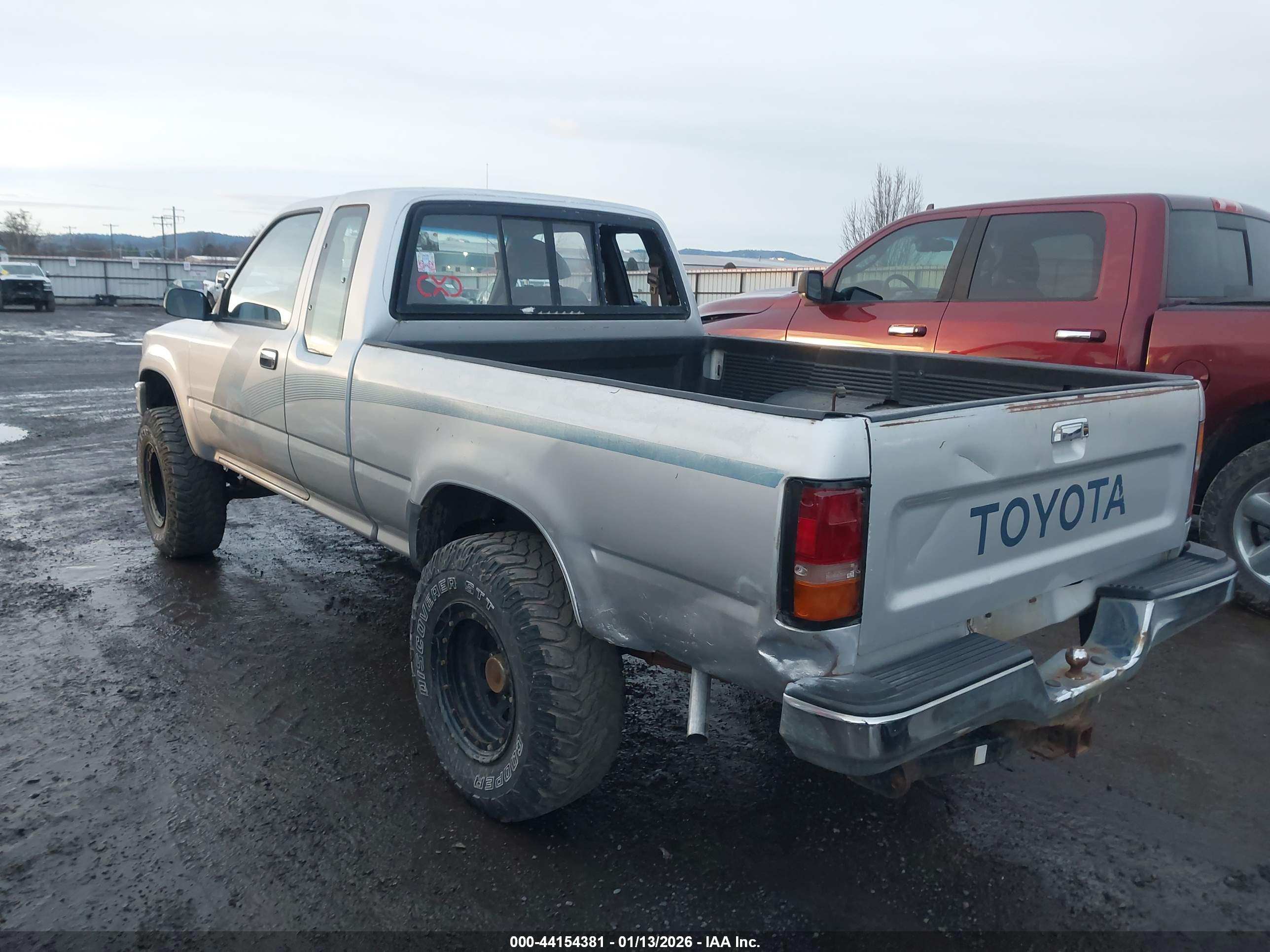 TOYOTA PICKUP image 3