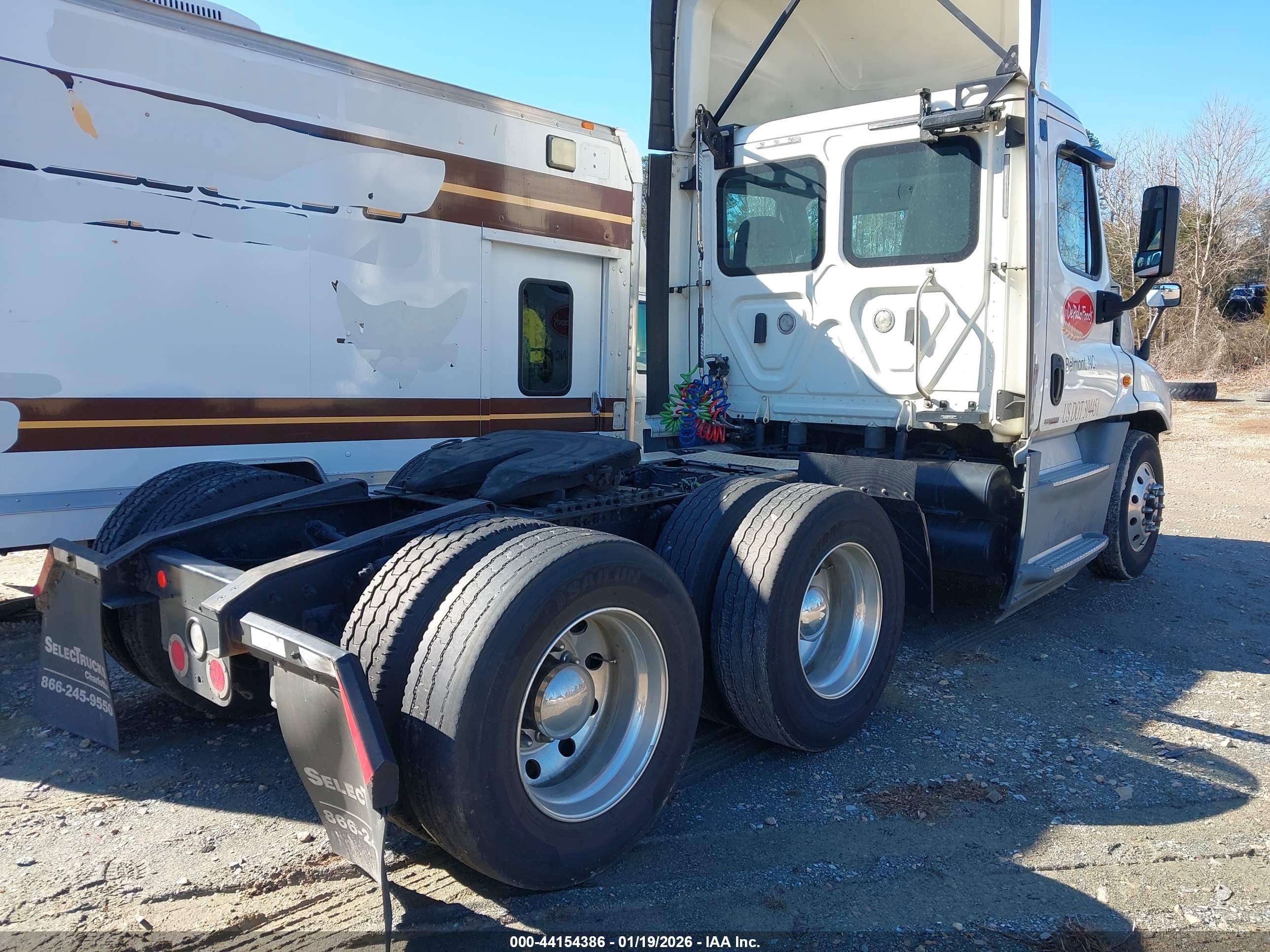 FREIGHTLINER CASCADIA image 4