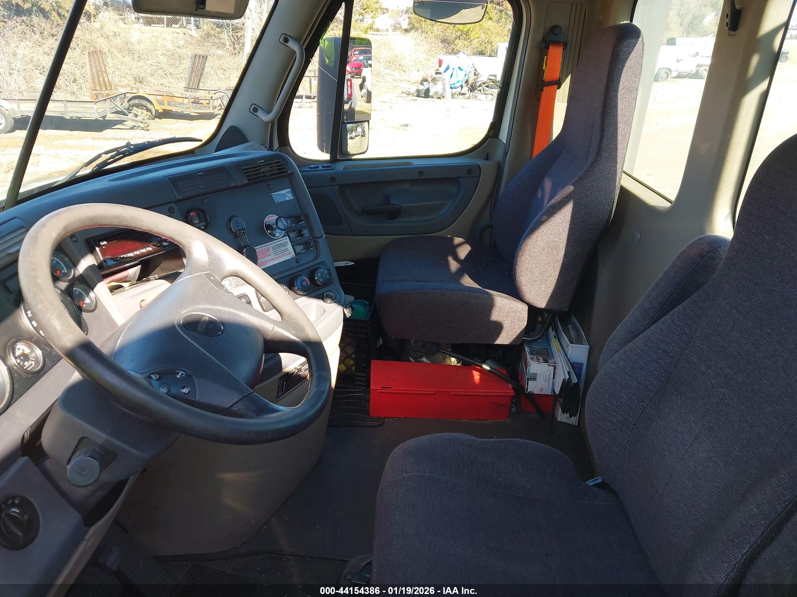 FREIGHTLINER CASCADIA image 7