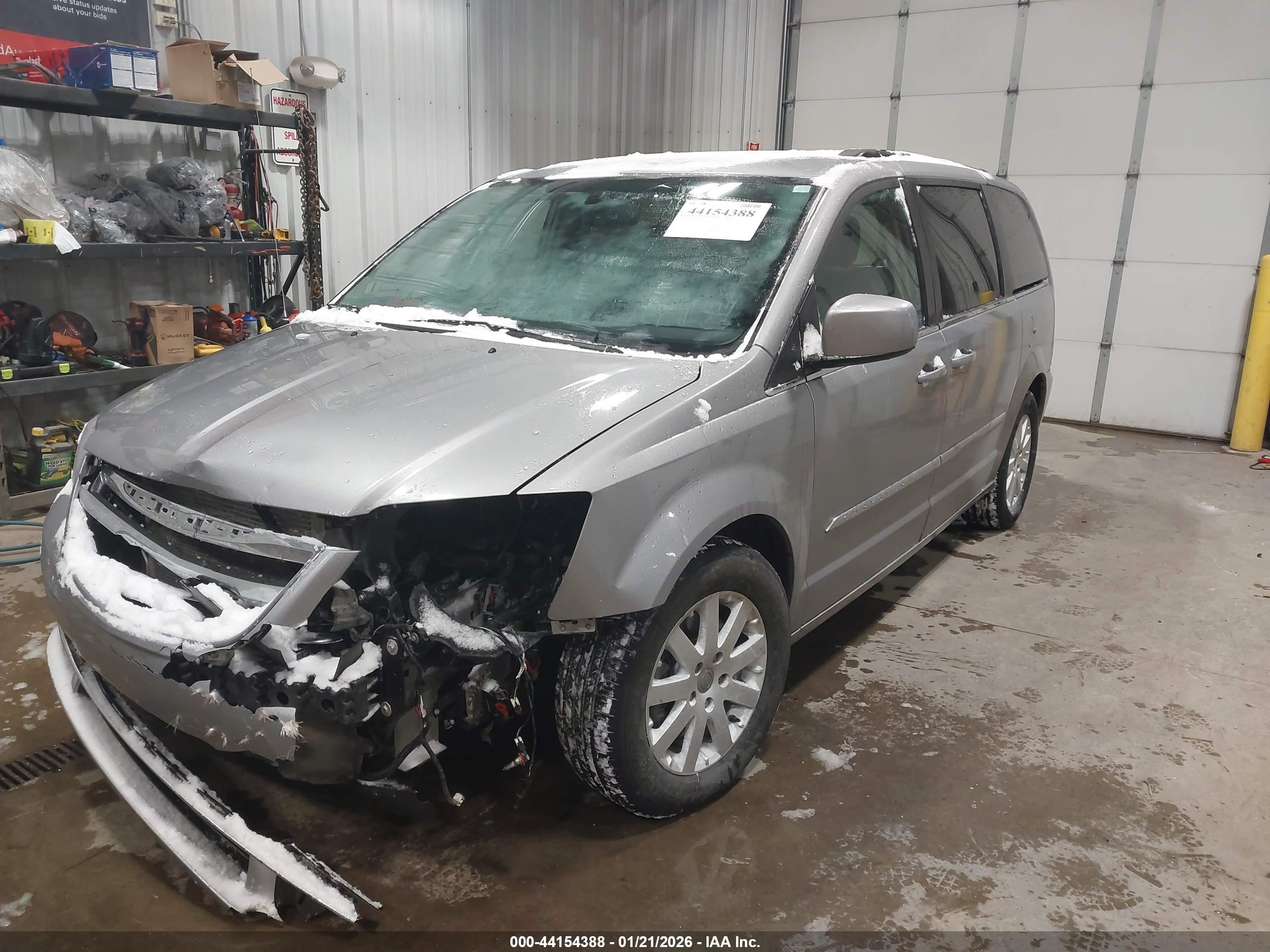 CHRYSLER TOWN image 2