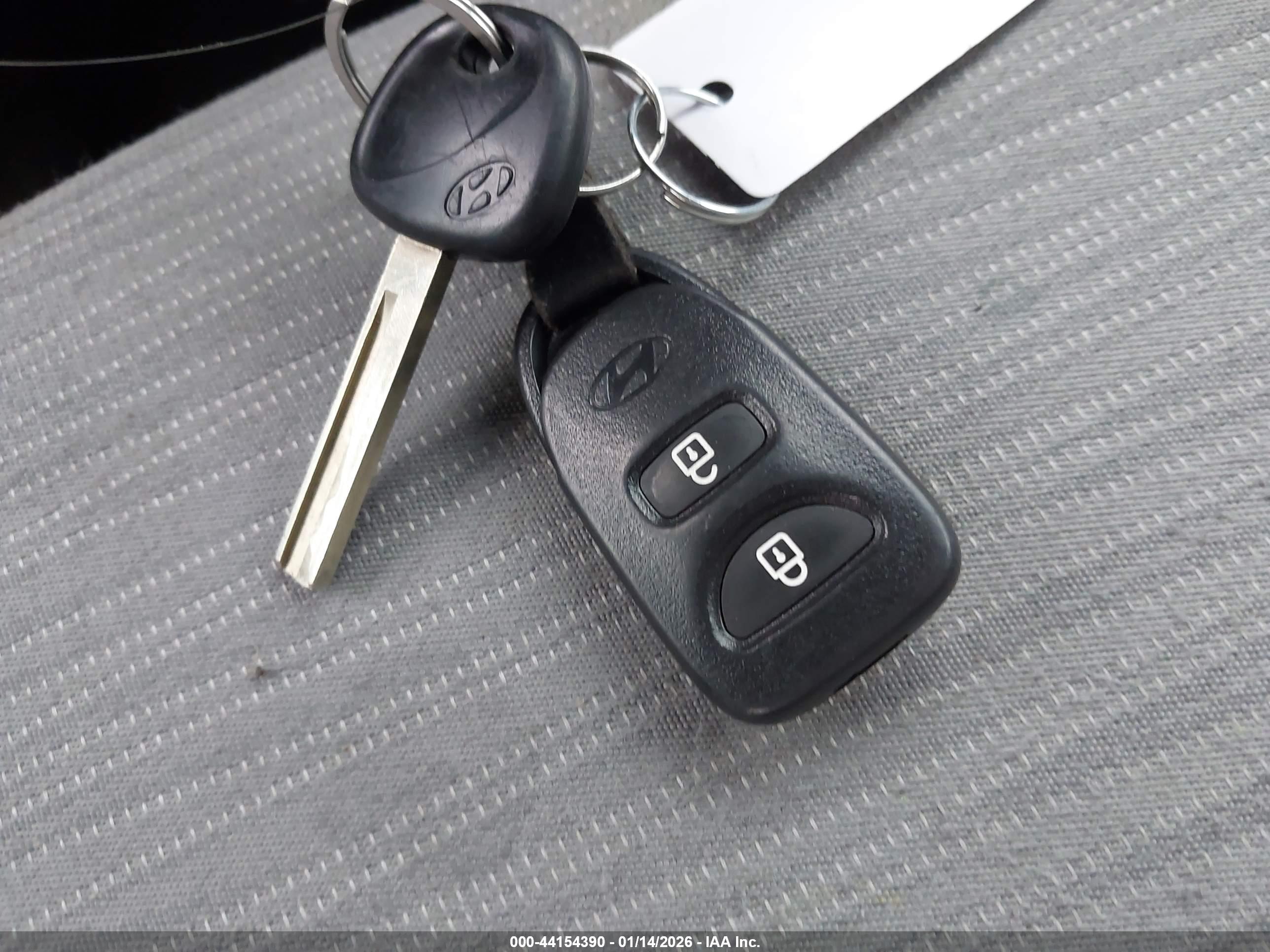 HYUNDAI ACCENT image 11