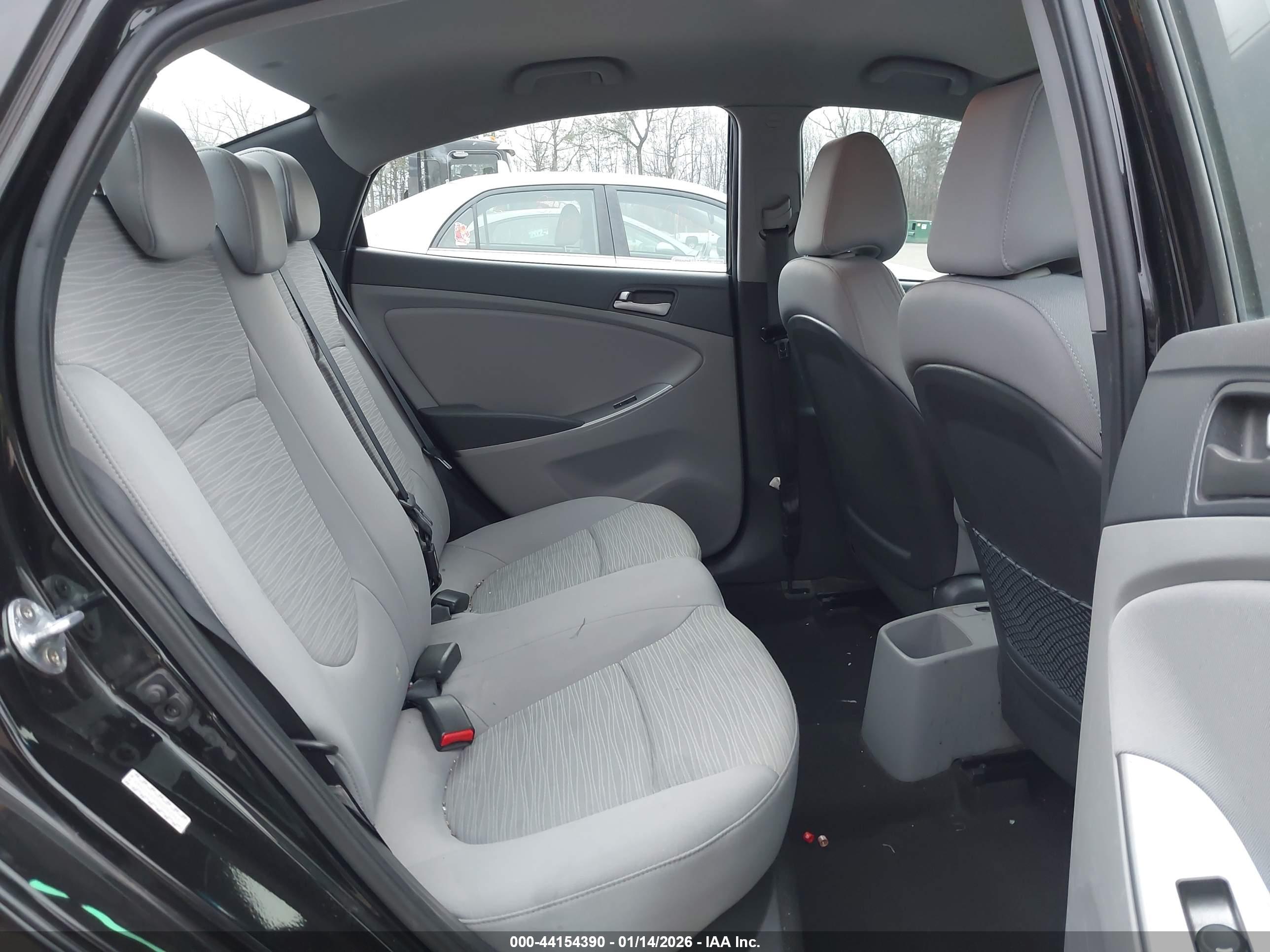 HYUNDAI ACCENT image 8