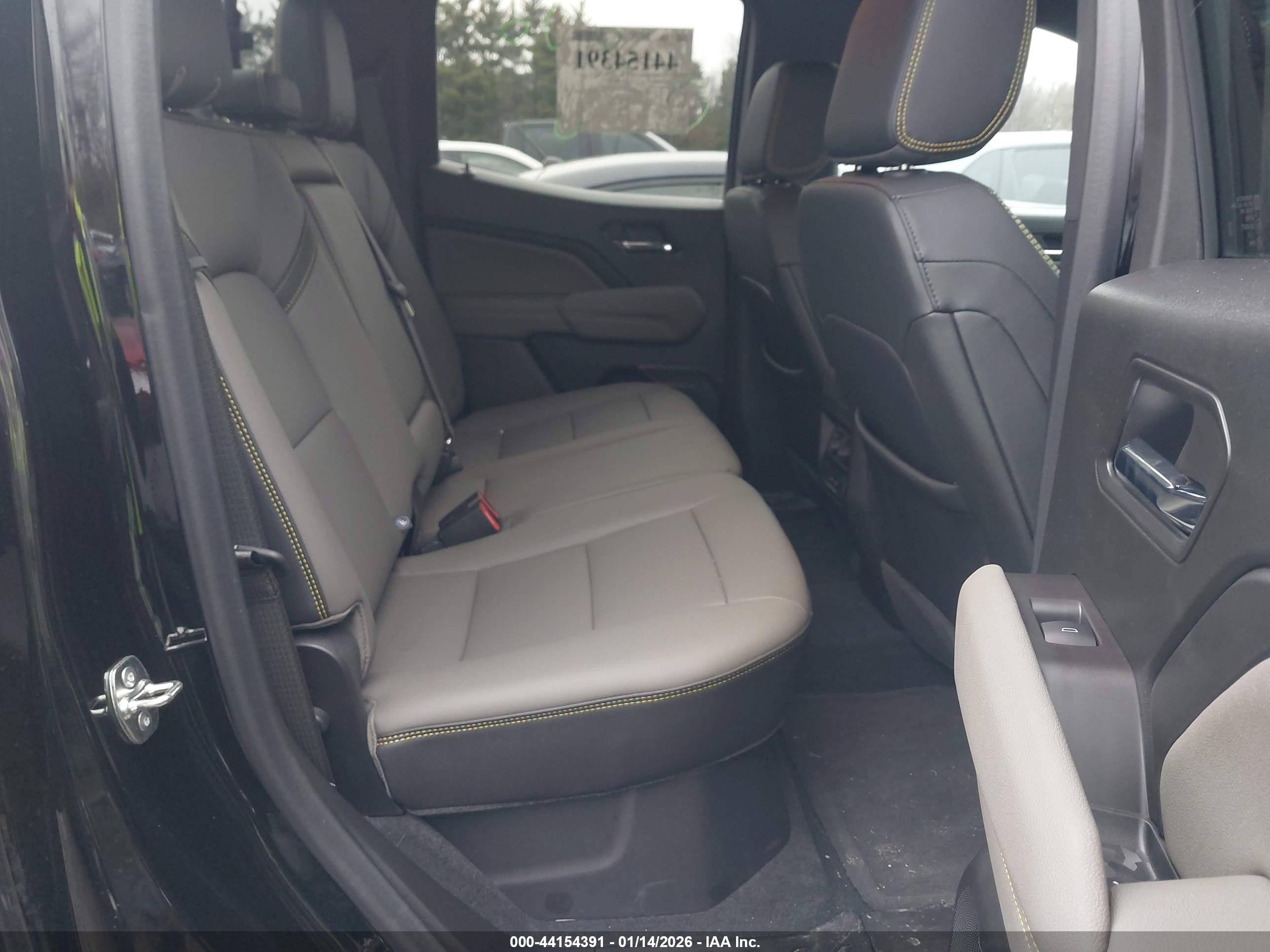 CHEVROLET COLORADO image 8