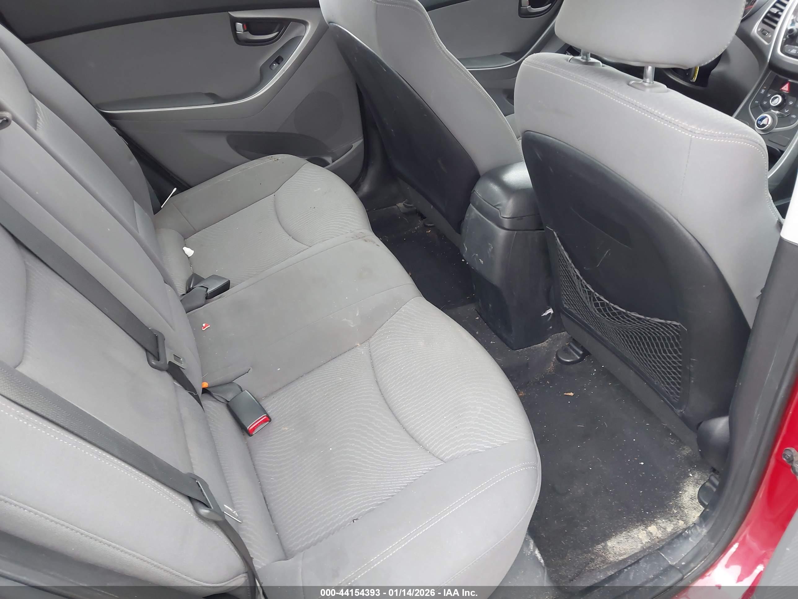 HYUNDAI ELANTRA image 8