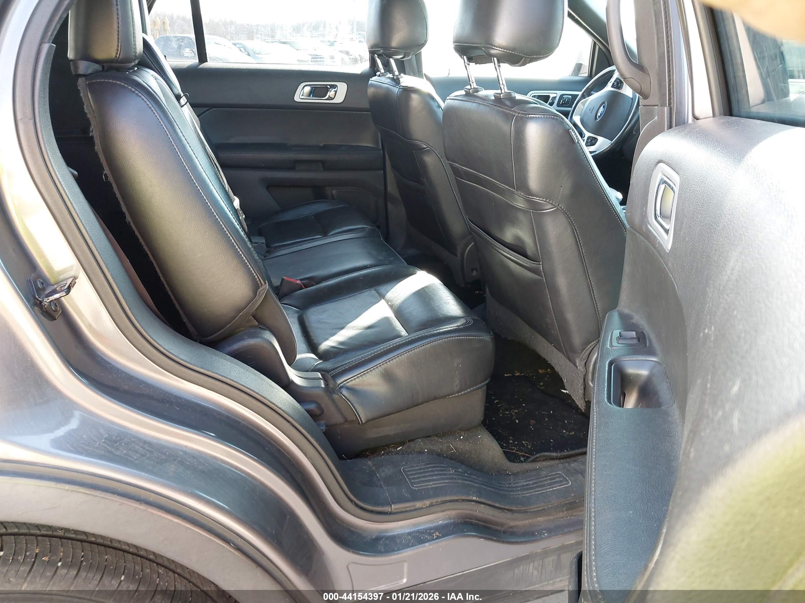 FORD EXPLORER image 8