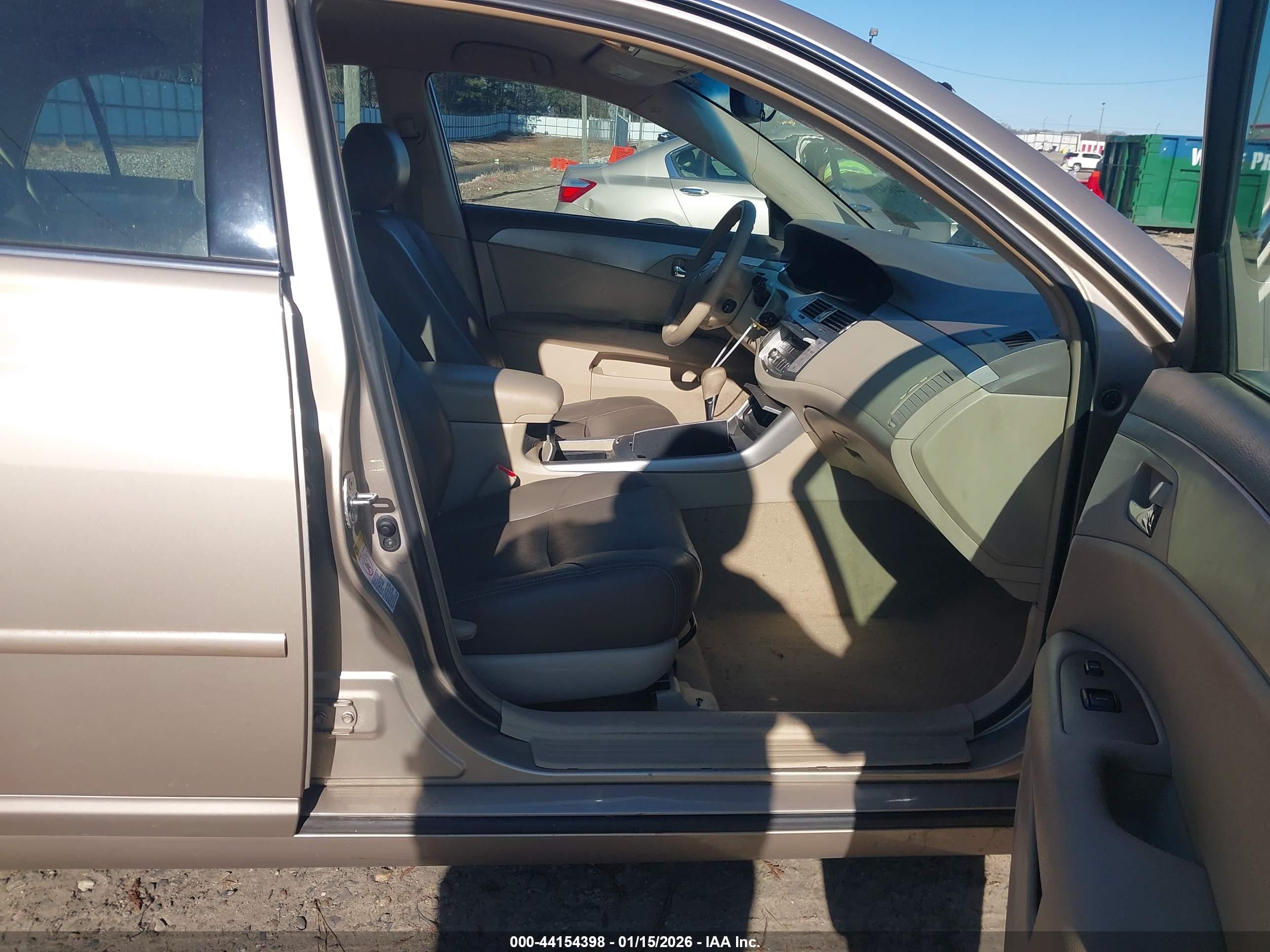 TOYOTA AVALON image 5
