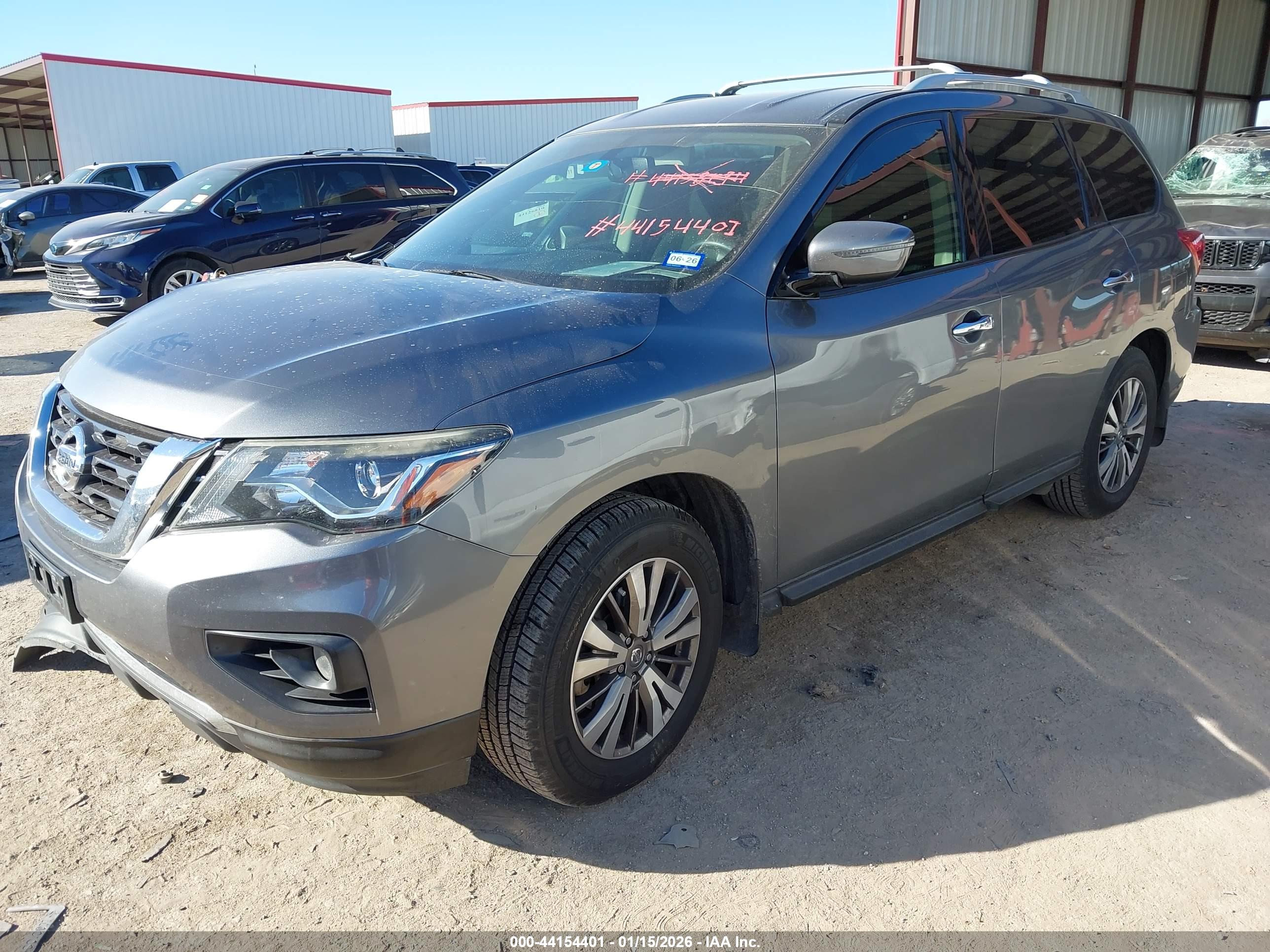 NISSAN PATHFINDER image 2