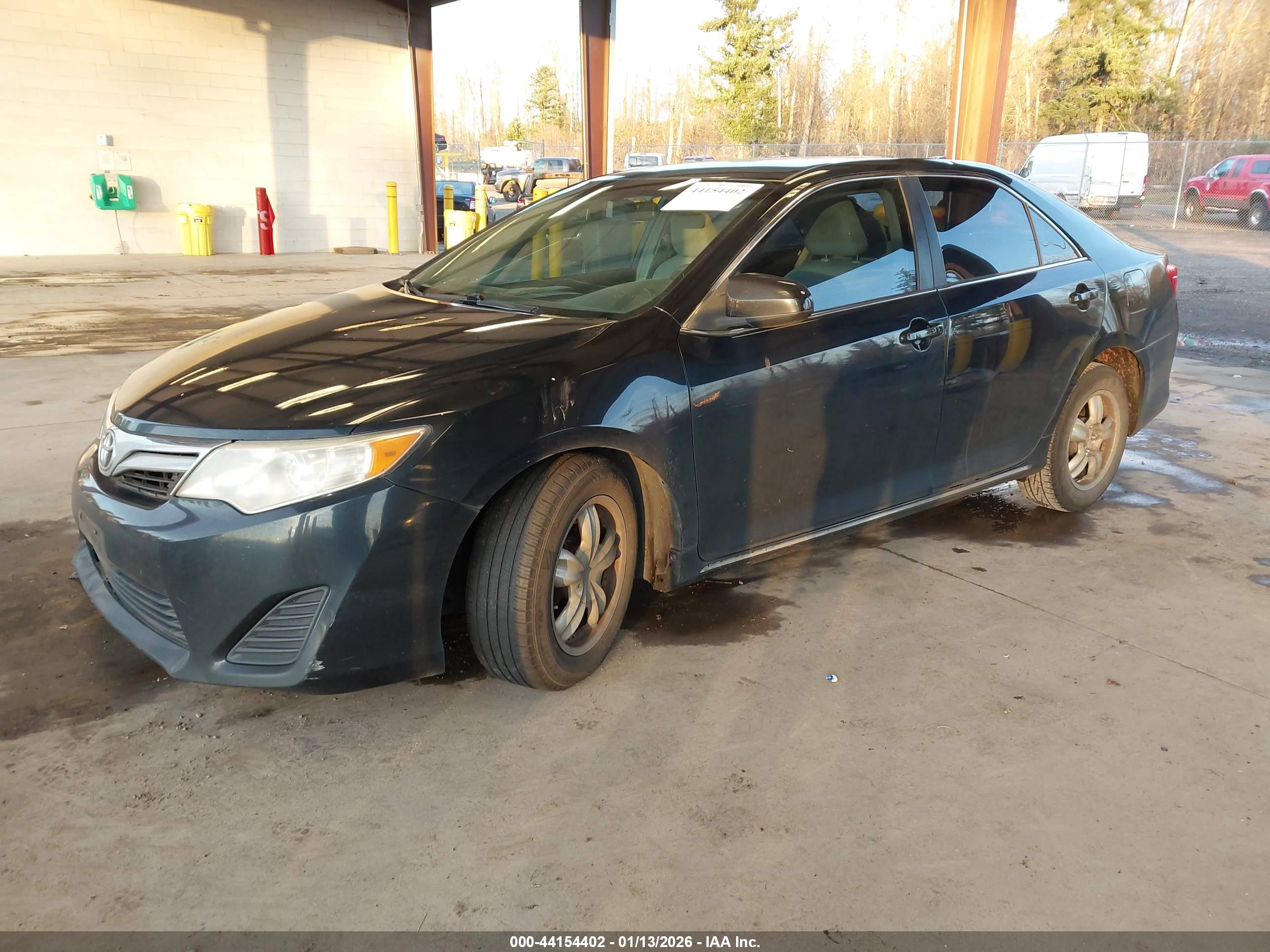 TOYOTA CAMRY image 2