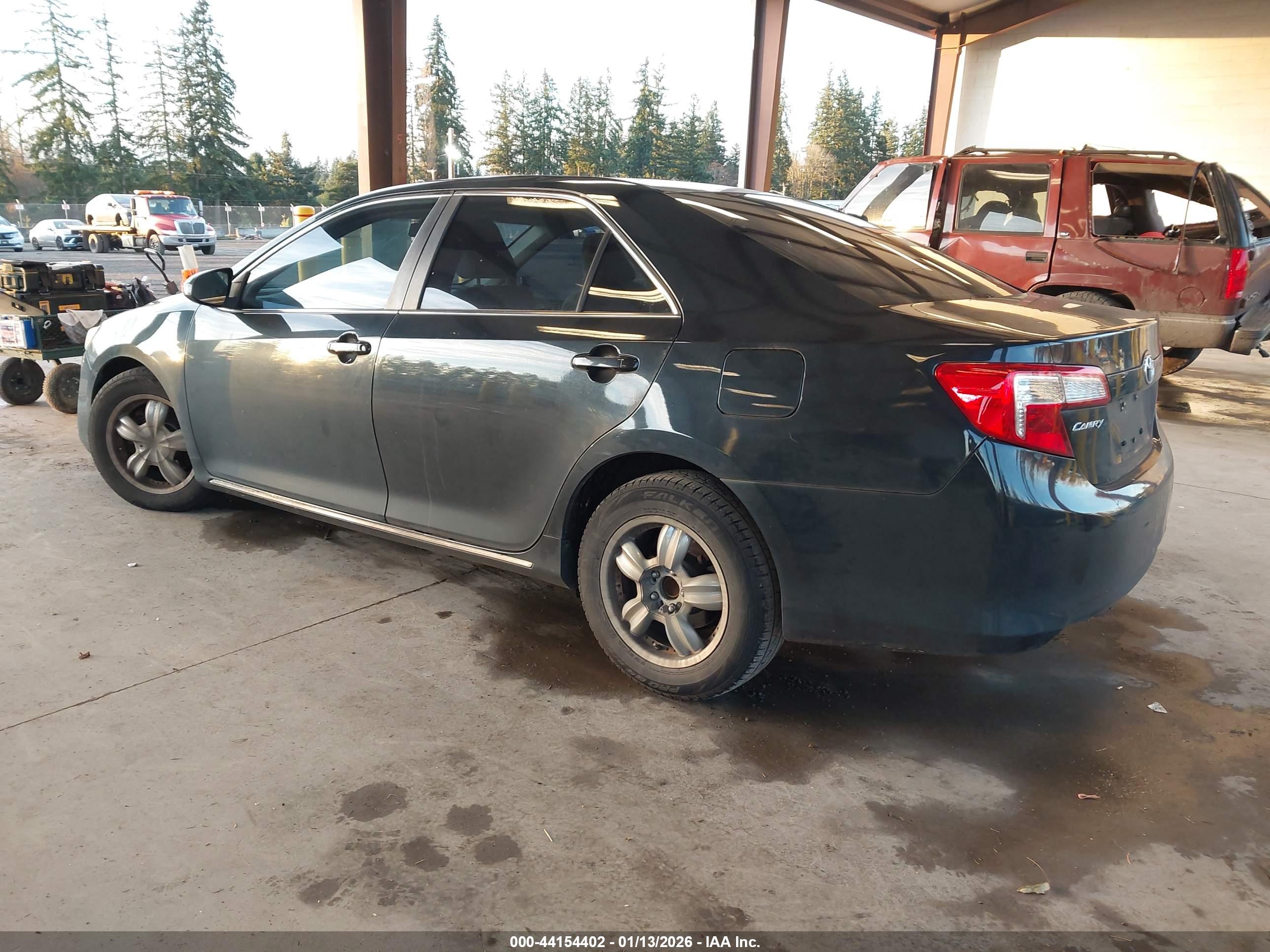 TOYOTA CAMRY image 3