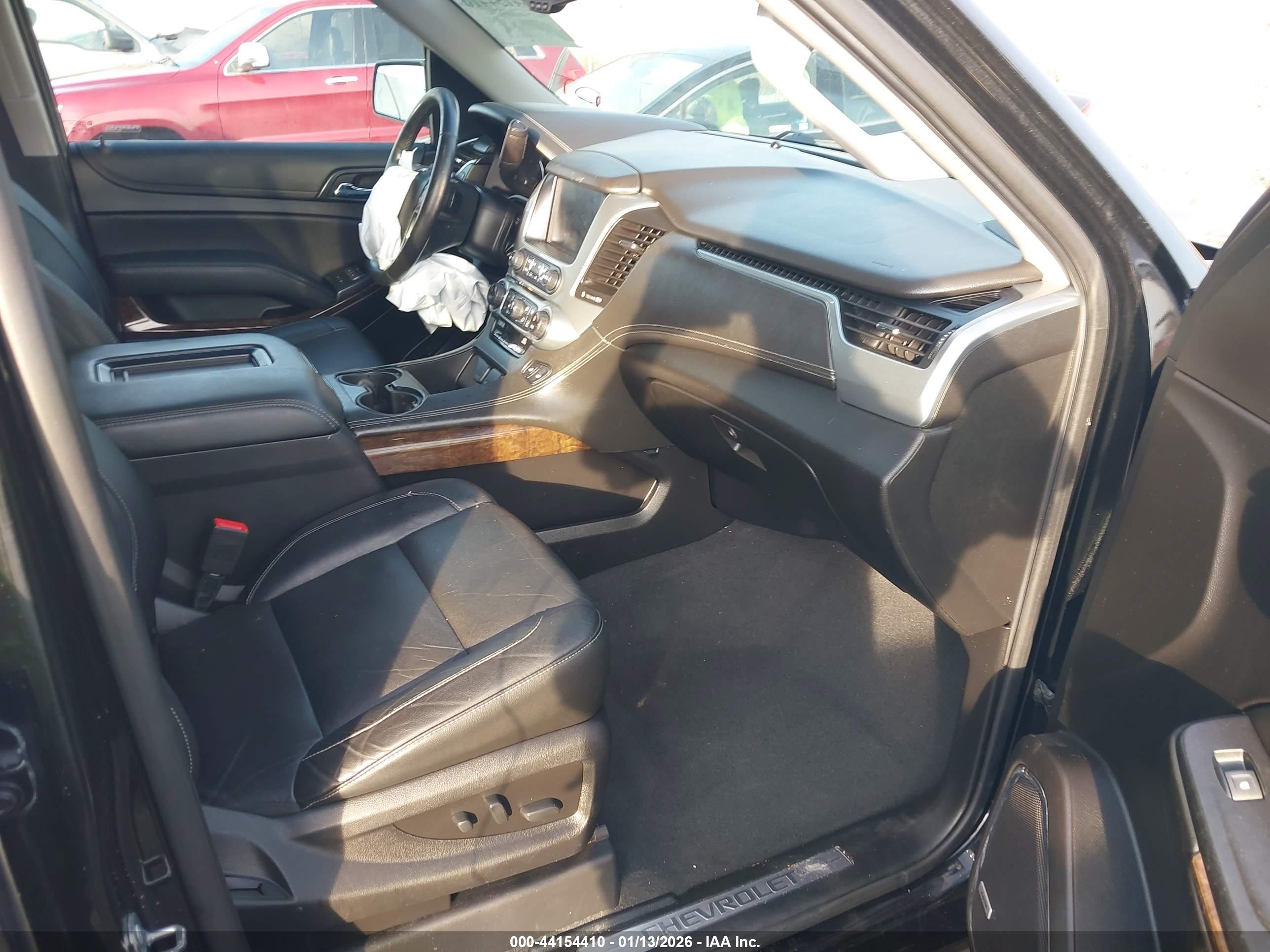 CHEVROLET SUBURBAN image 5