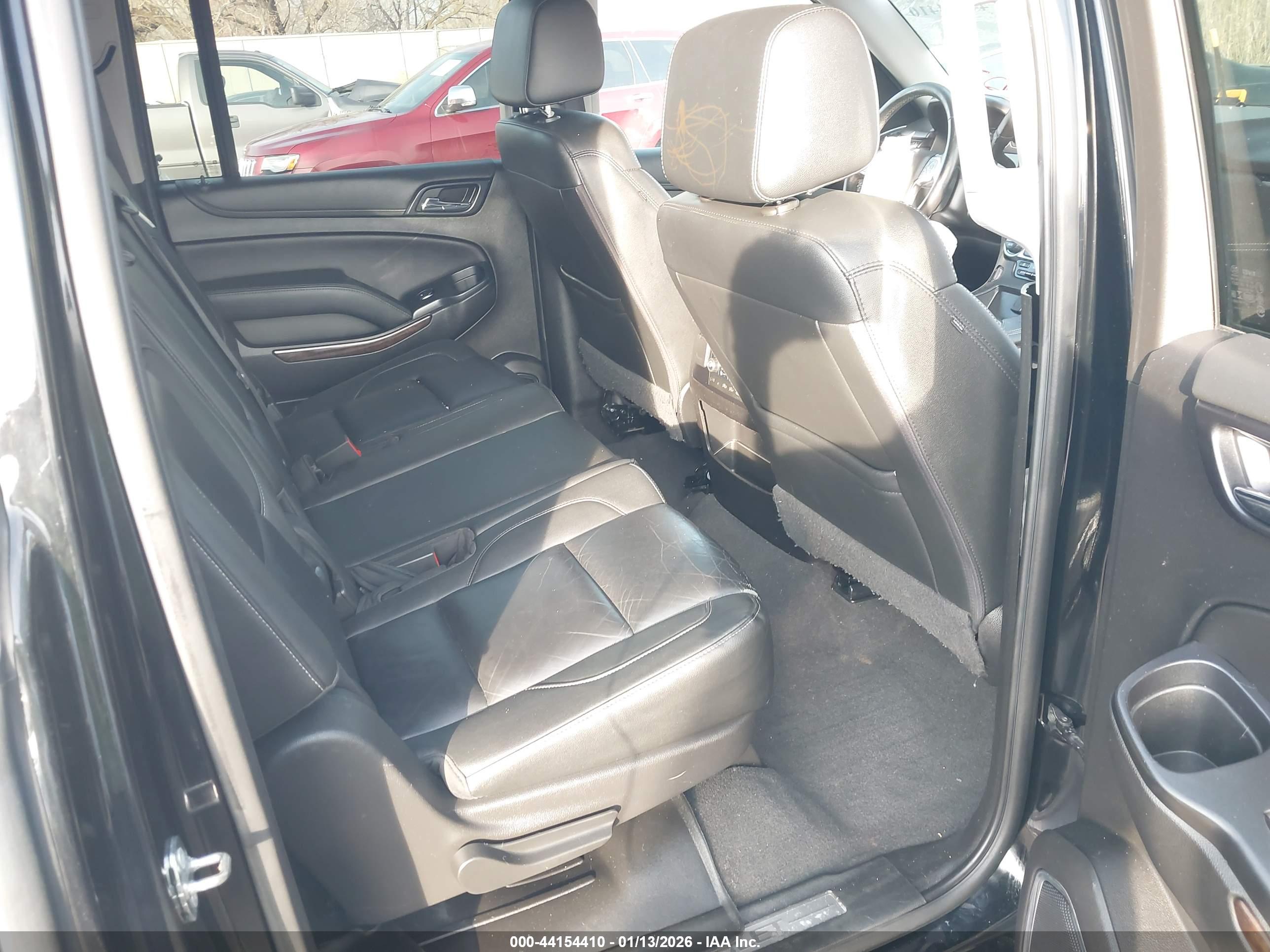 CHEVROLET SUBURBAN image 8