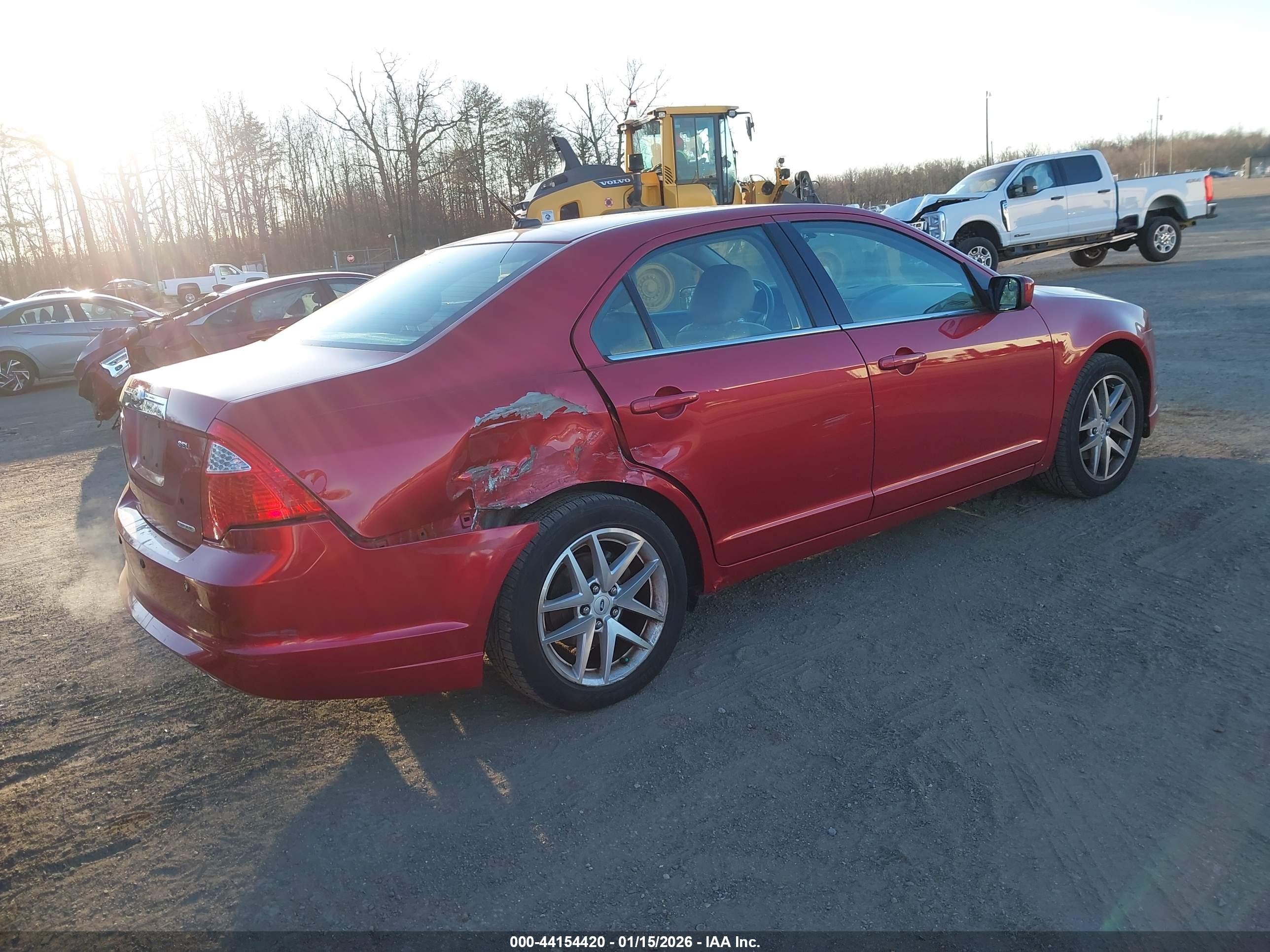 FORD FUSION image 4