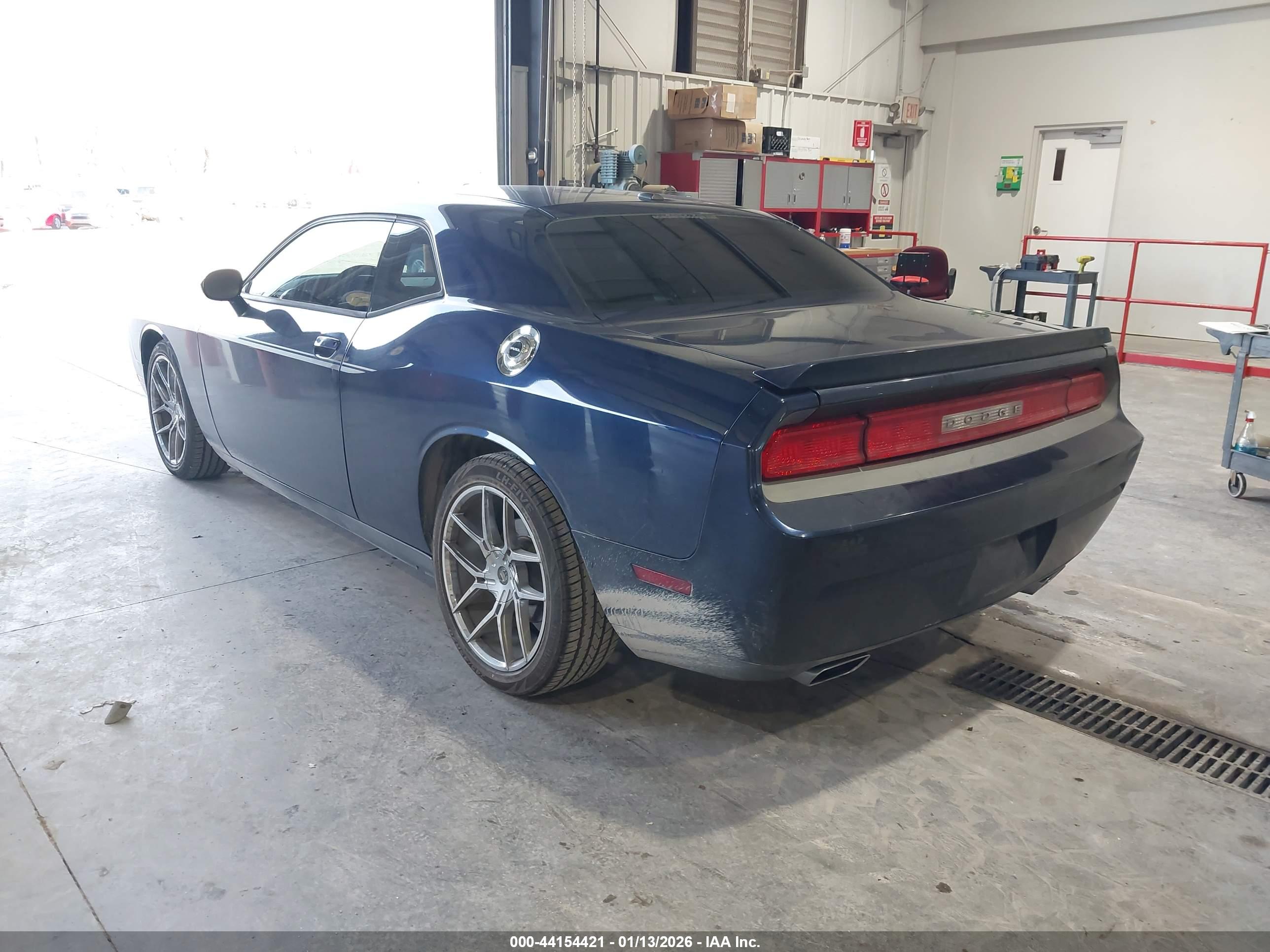 DODGE CHALLENGER image 3