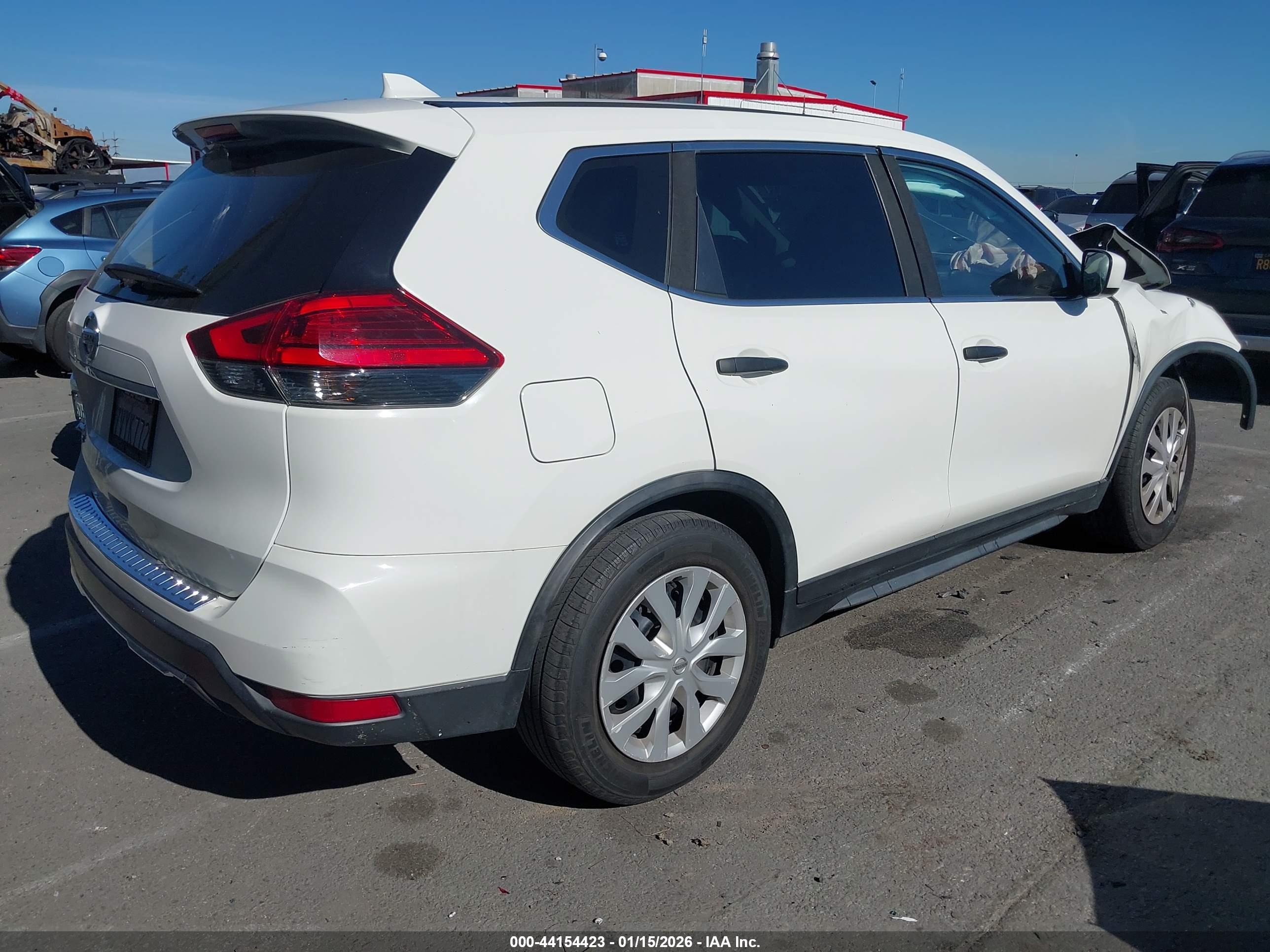 NISSAN ROGUE image 4