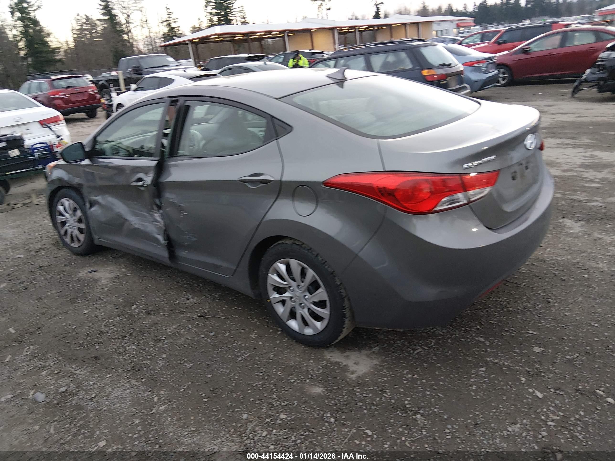 HYUNDAI ELANTRA image 3