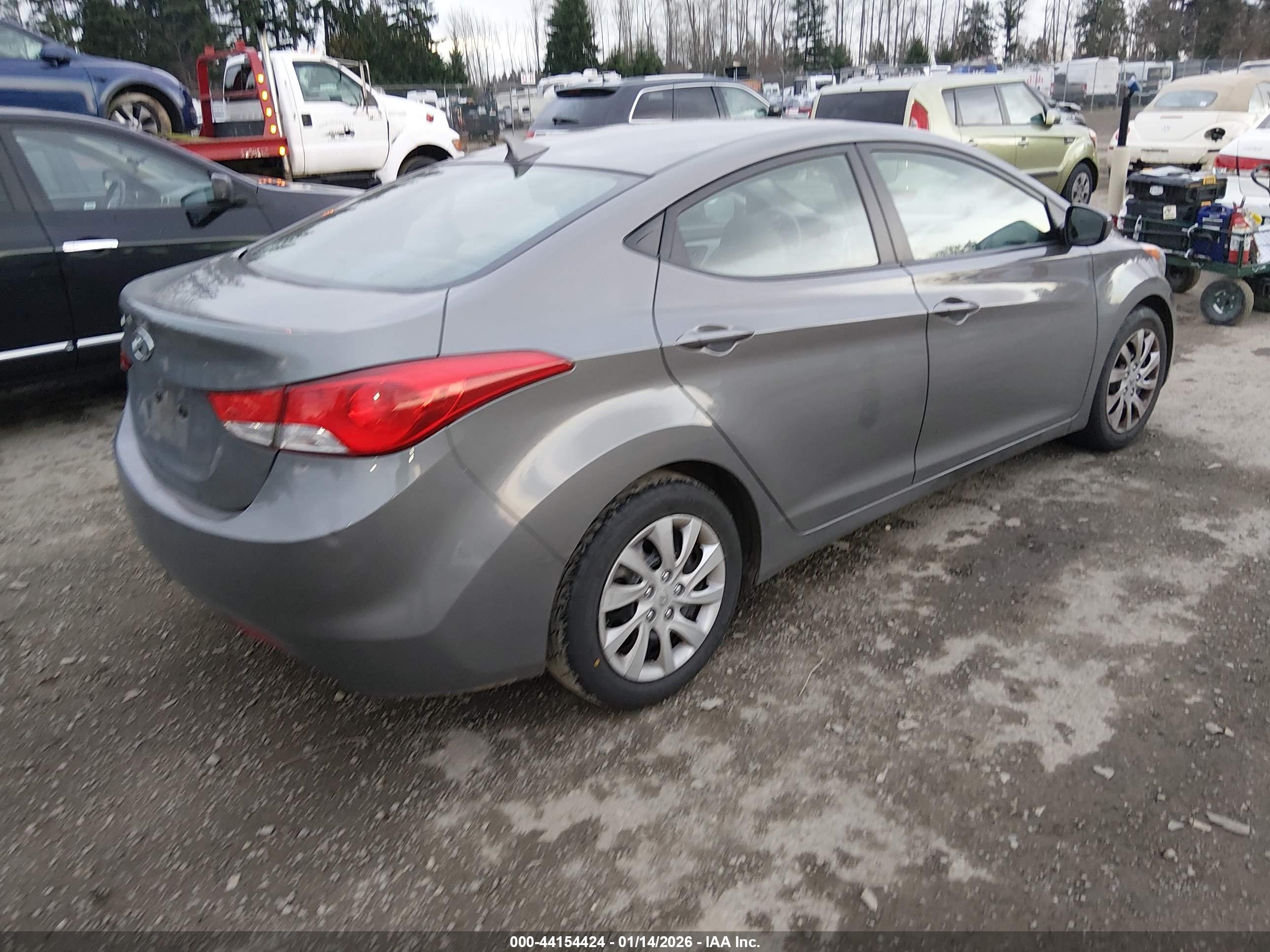 HYUNDAI ELANTRA image 4