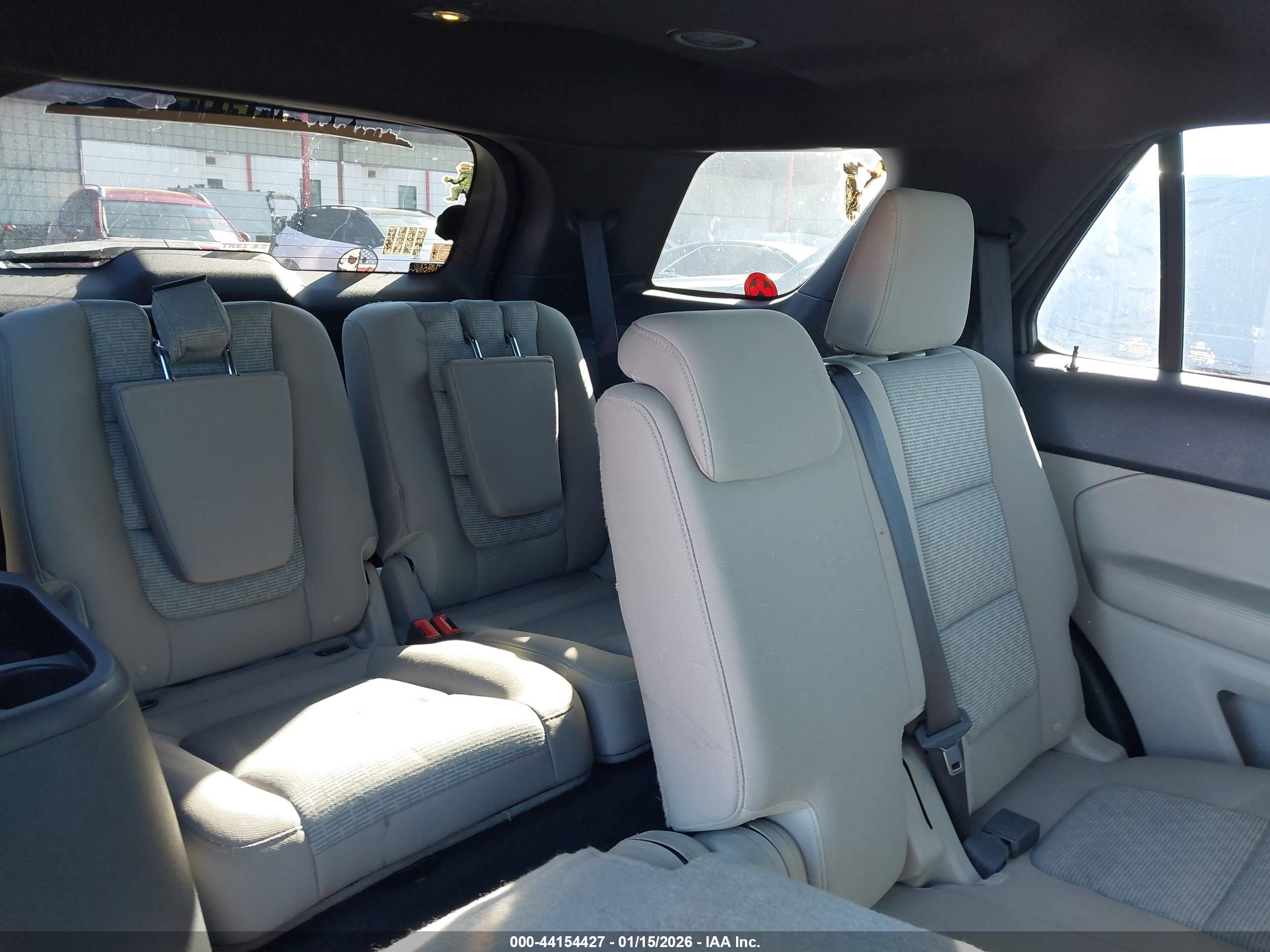 FORD EXPLORER image 8