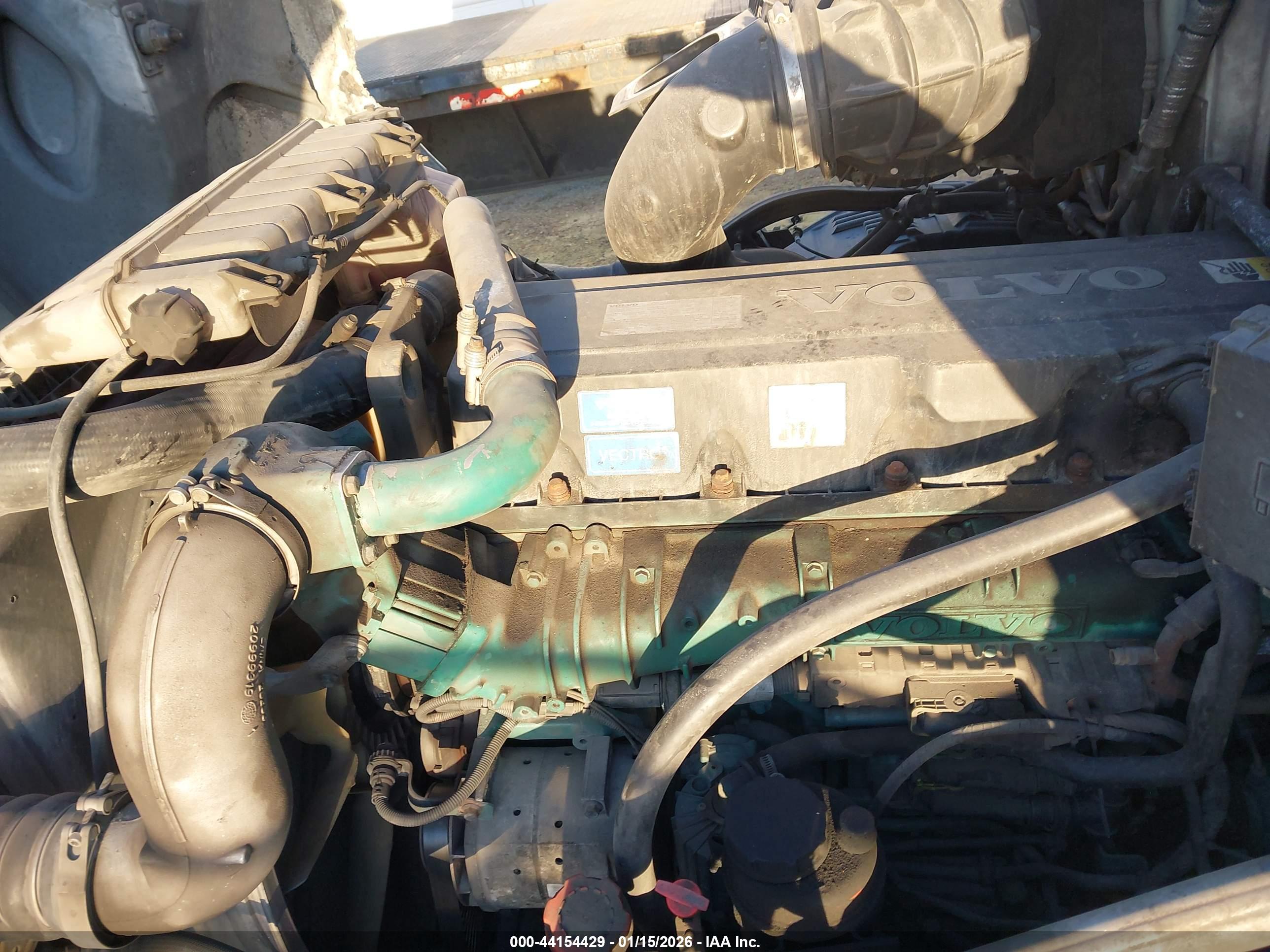 VOLVO VN image 10