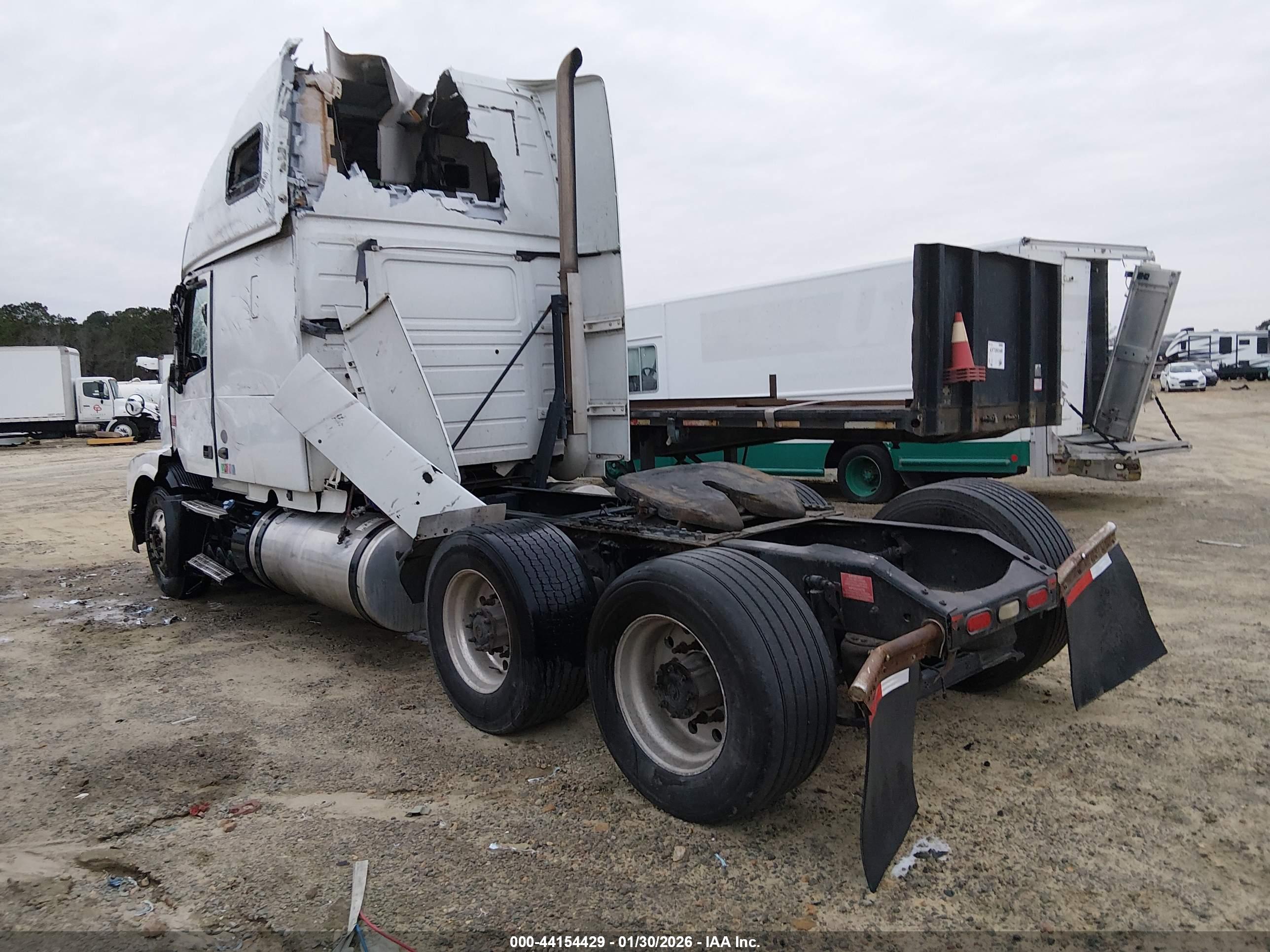 VOLVO VN image 3