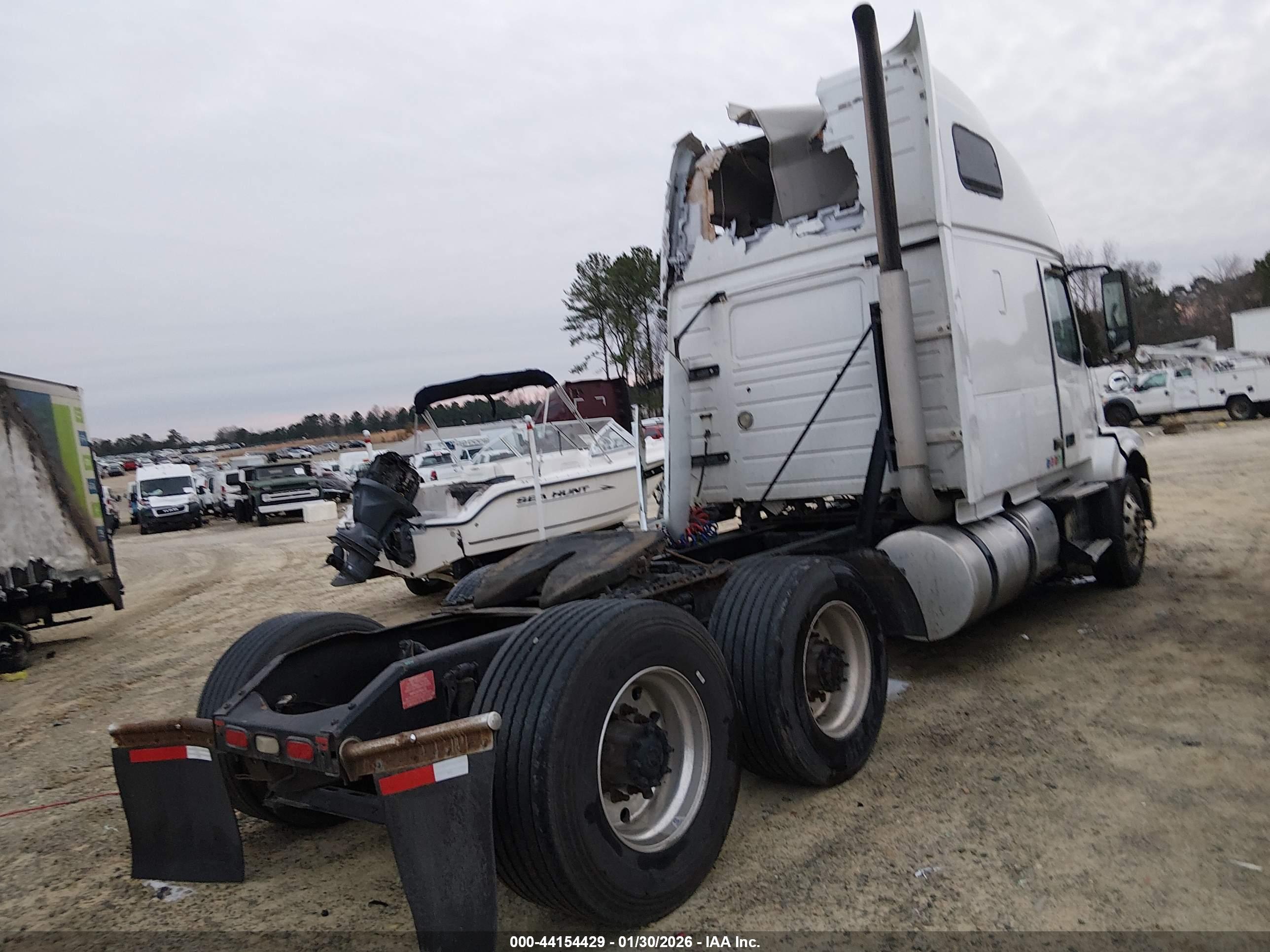 VOLVO VN image 4