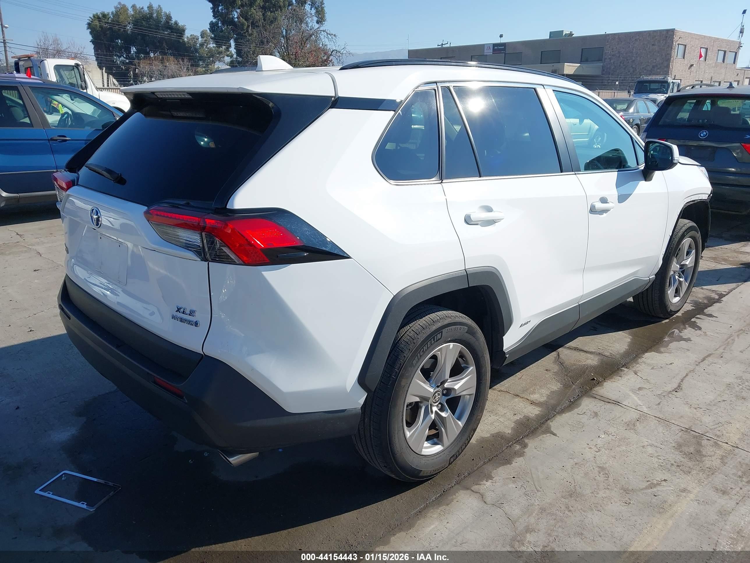 TOYOTA RAV4 image 4