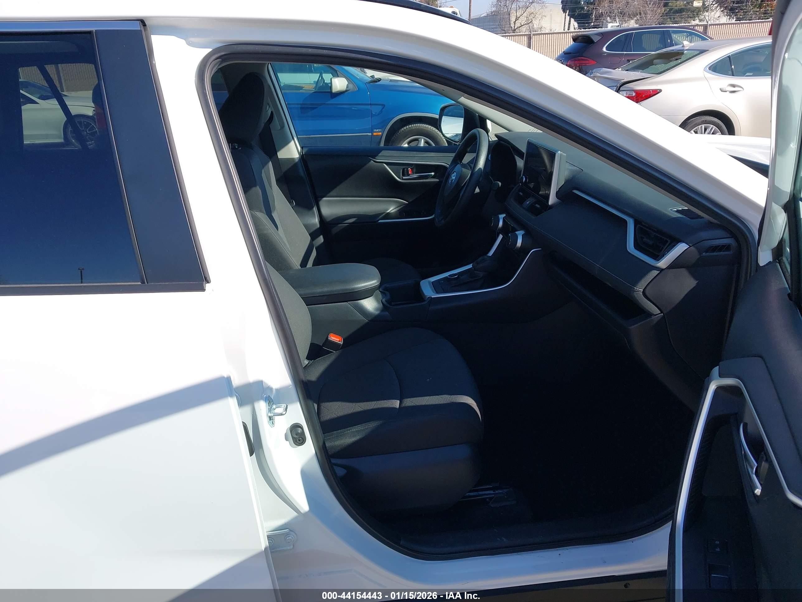 TOYOTA RAV4 image 5