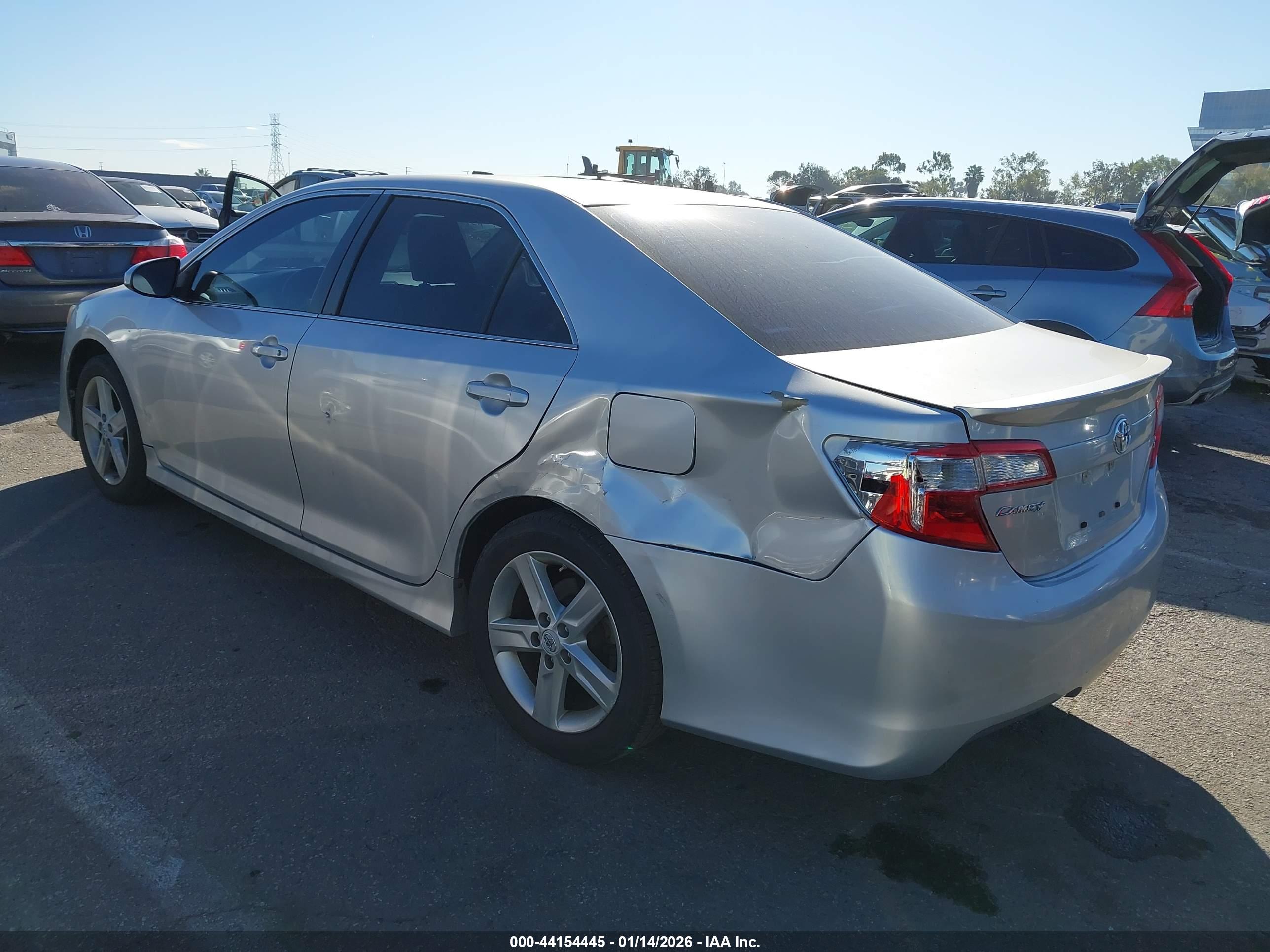 TOYOTA CAMRY image 3