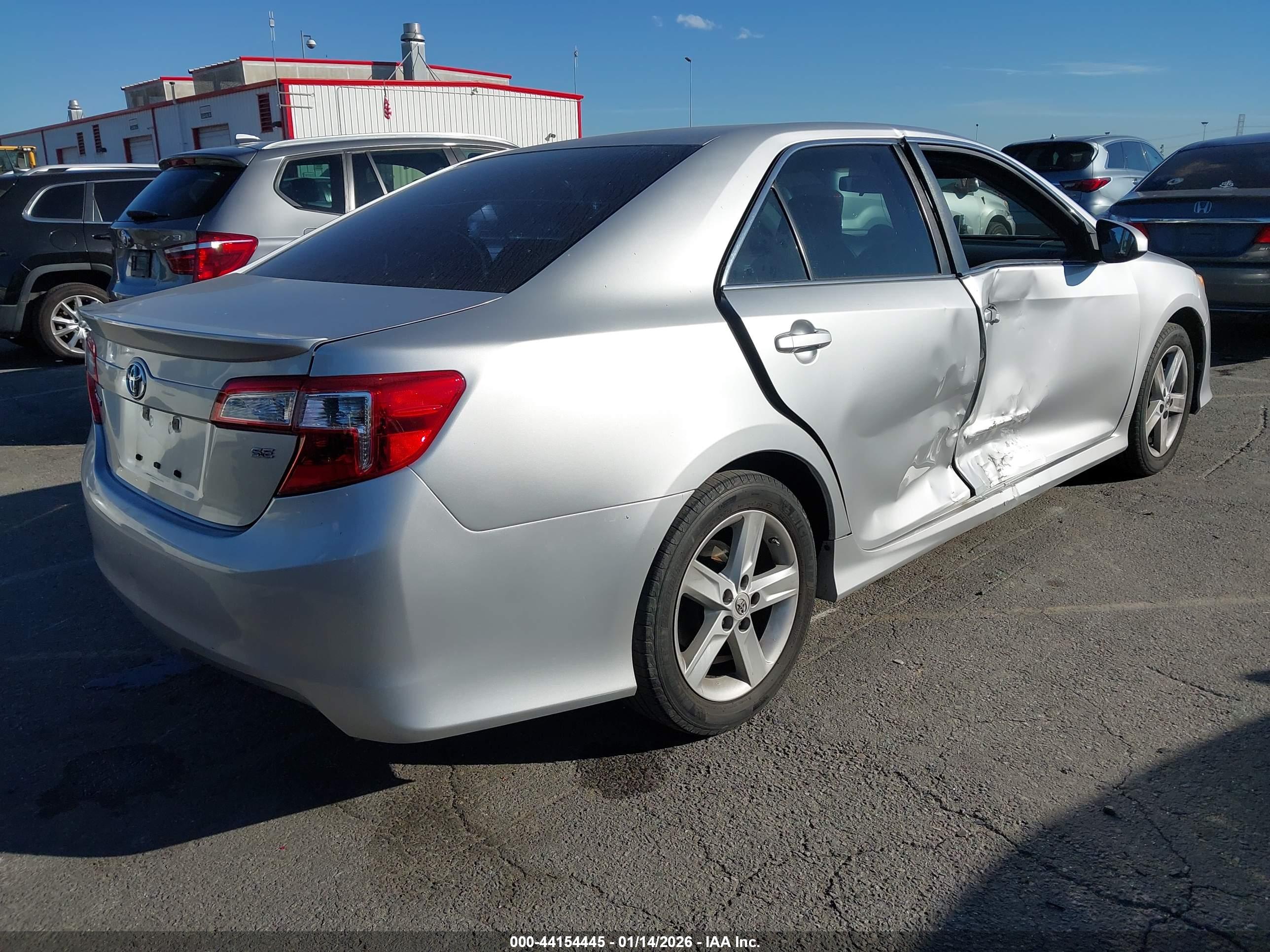 TOYOTA CAMRY image 4