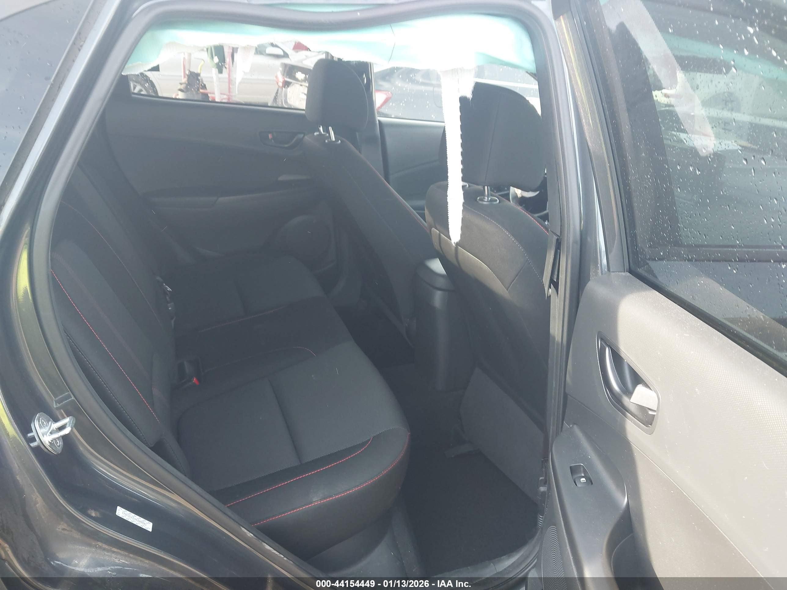HYUNDAI KONA image 8