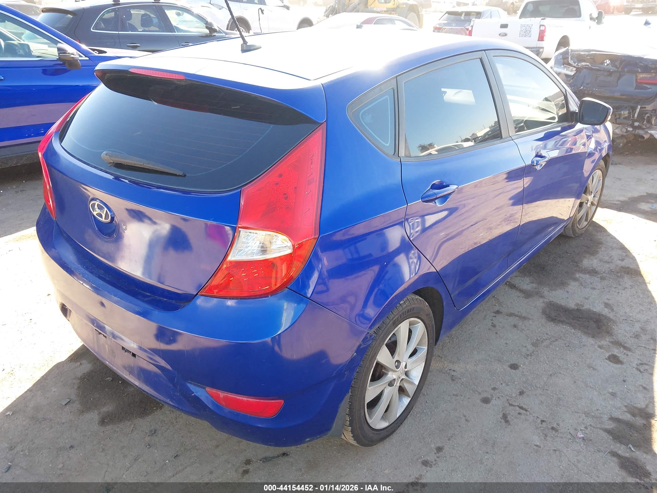 HYUNDAI ACCENT image 4
