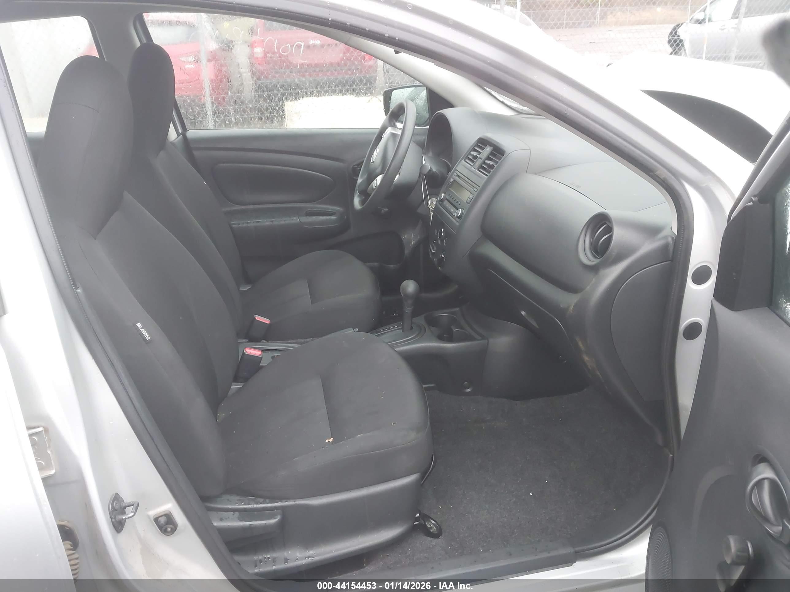 NISSAN VERSA image 5