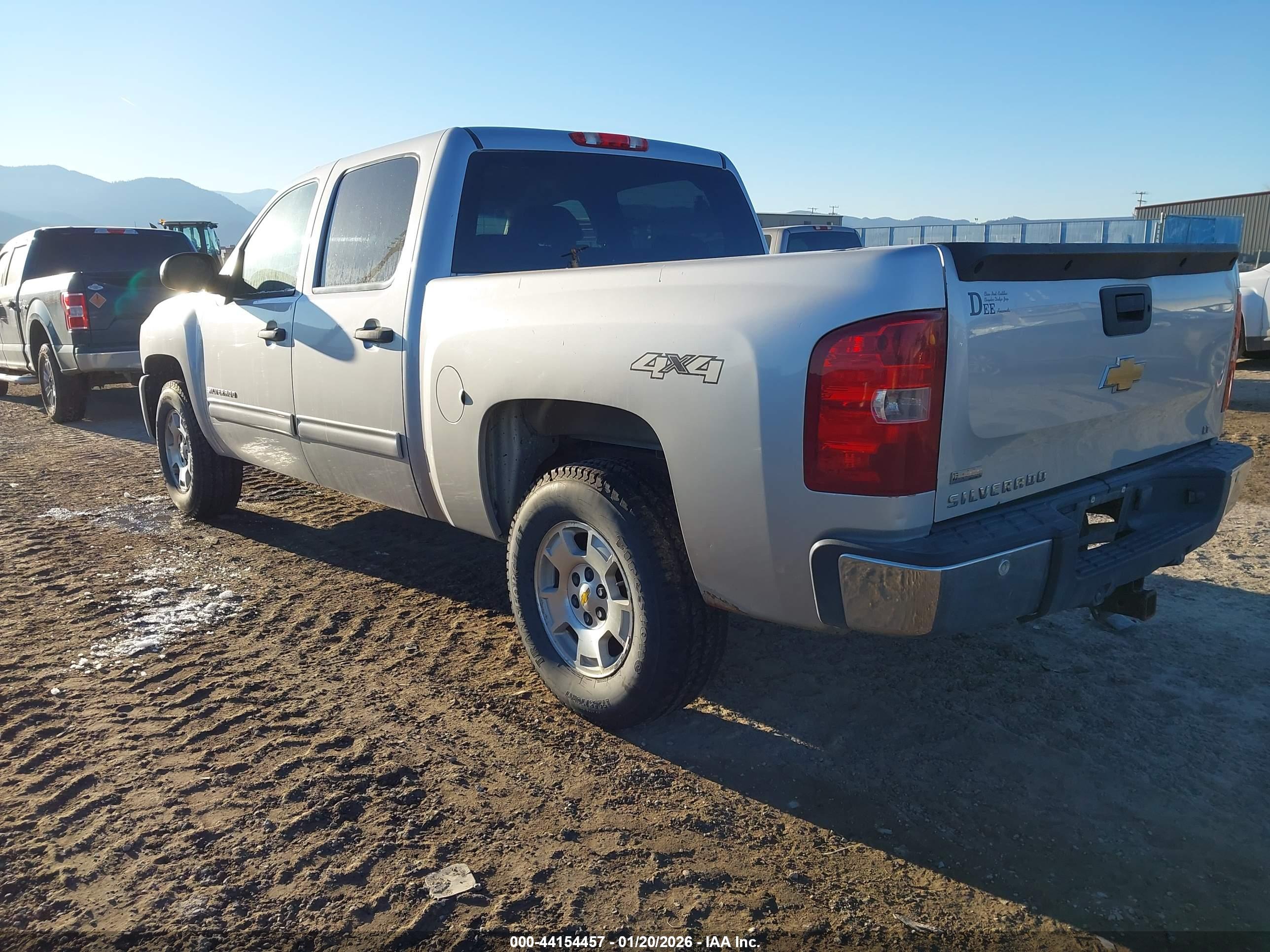 CHEVROLET SILVERADO image 3