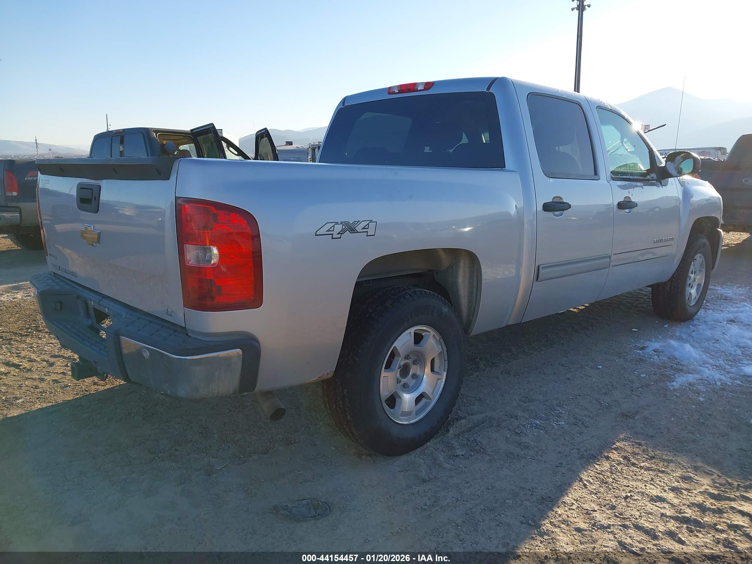 CHEVROLET SILVERADO image 4