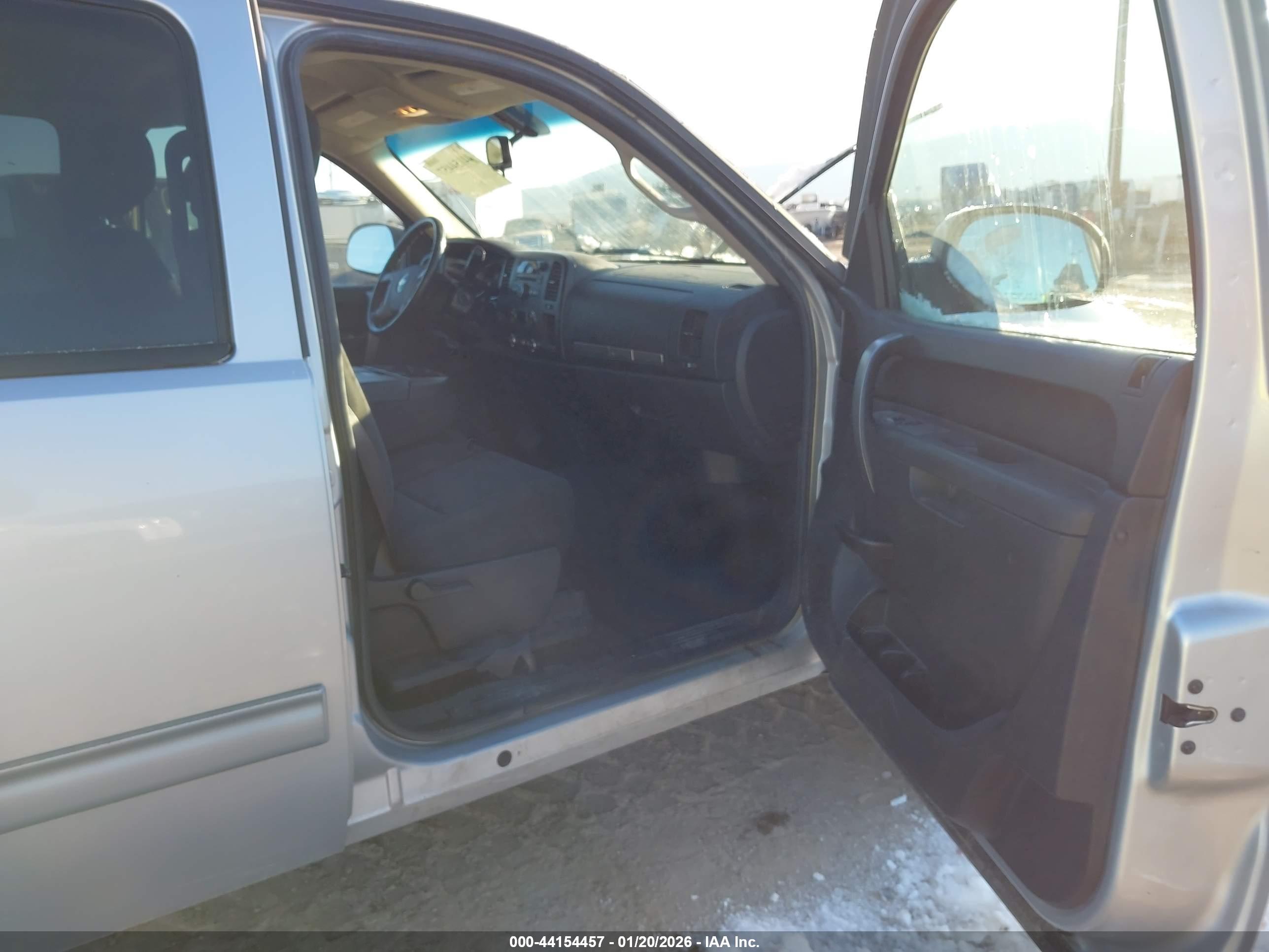 CHEVROLET SILVERADO image 5