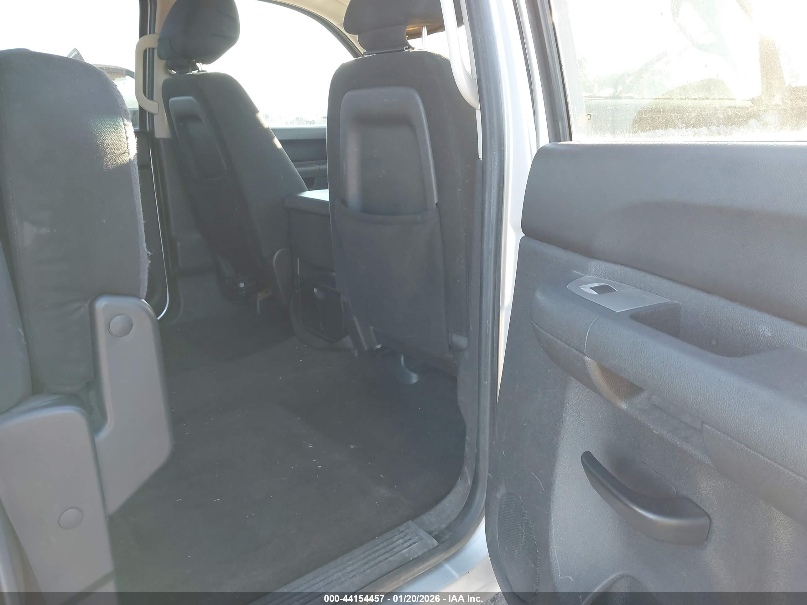CHEVROLET SILVERADO image 8