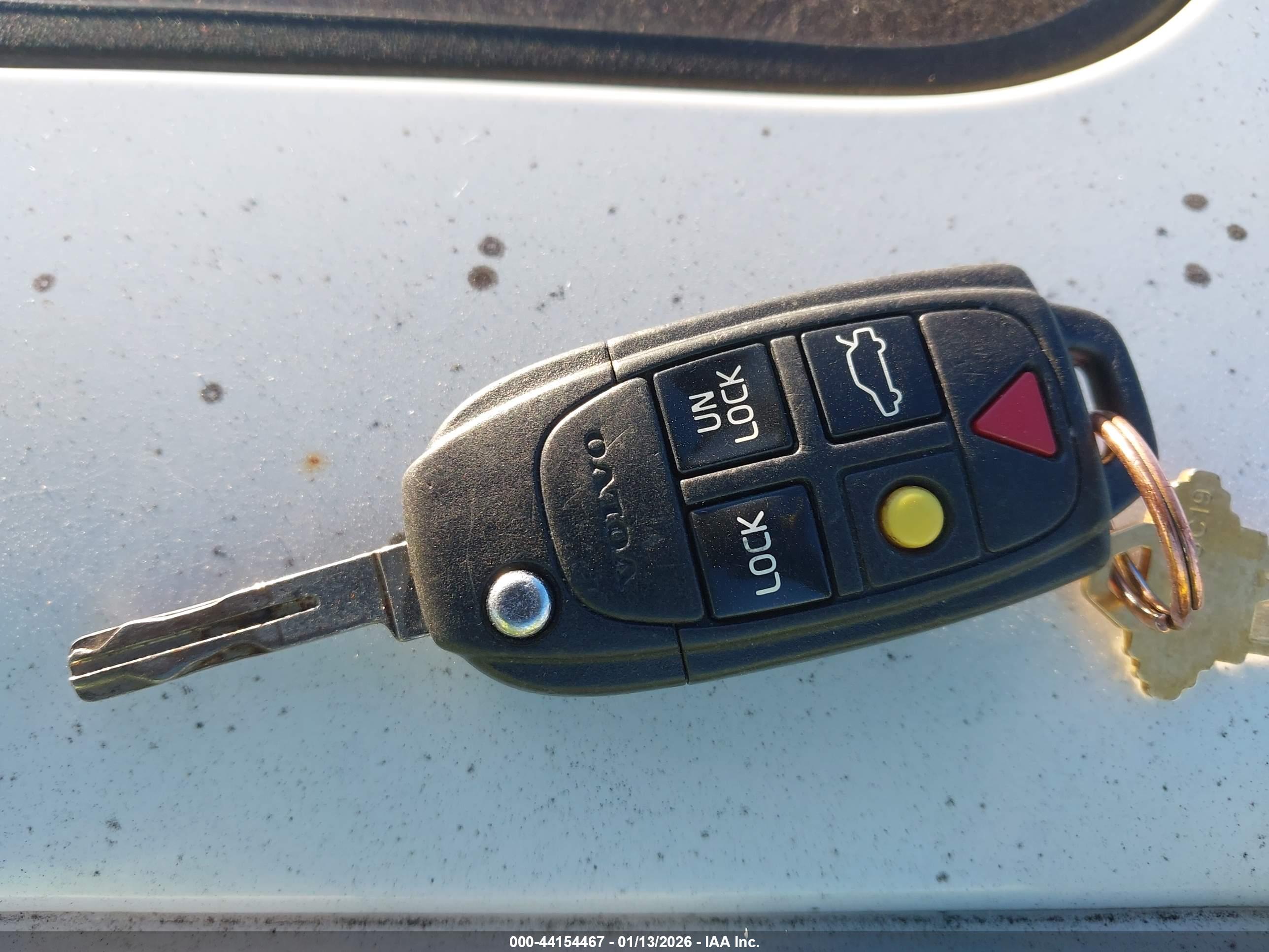 VOLVO S60 image 11