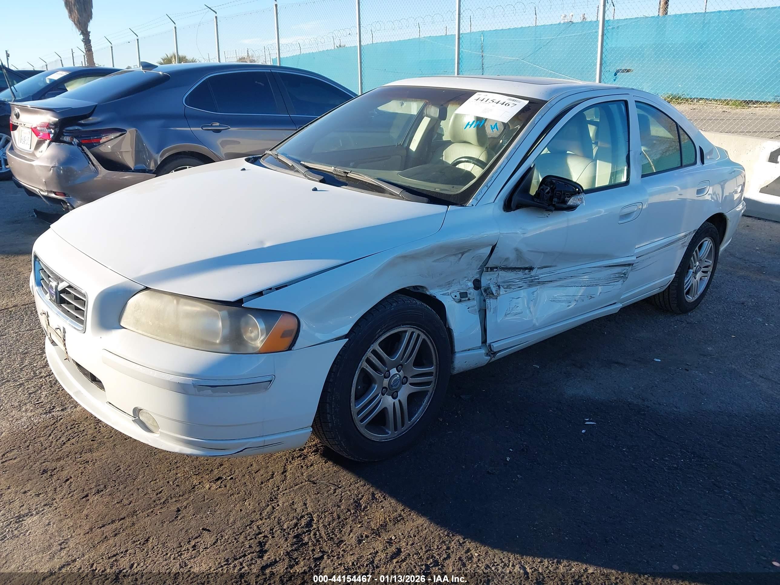 VOLVO S60 image 2