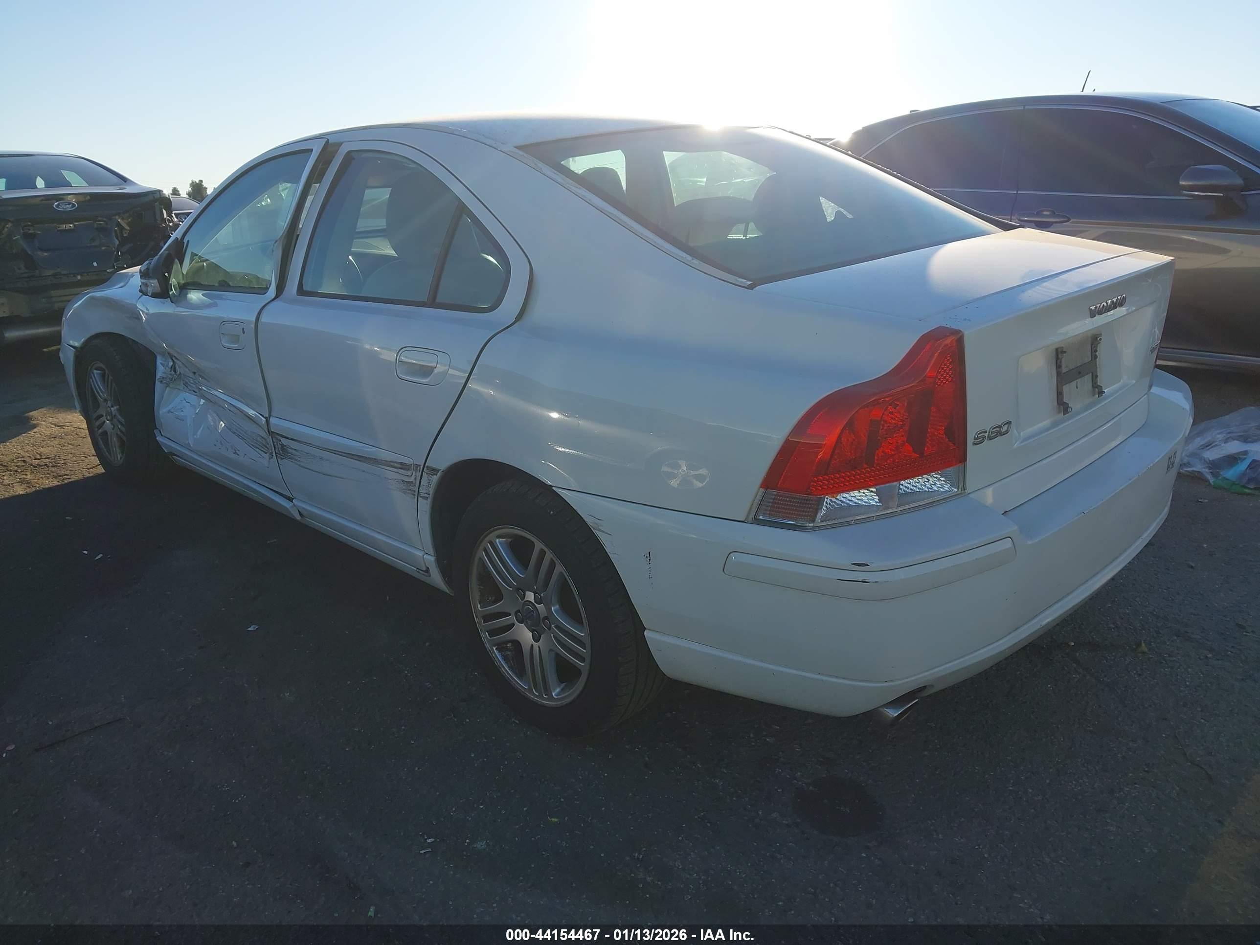 VOLVO S60 image 3
