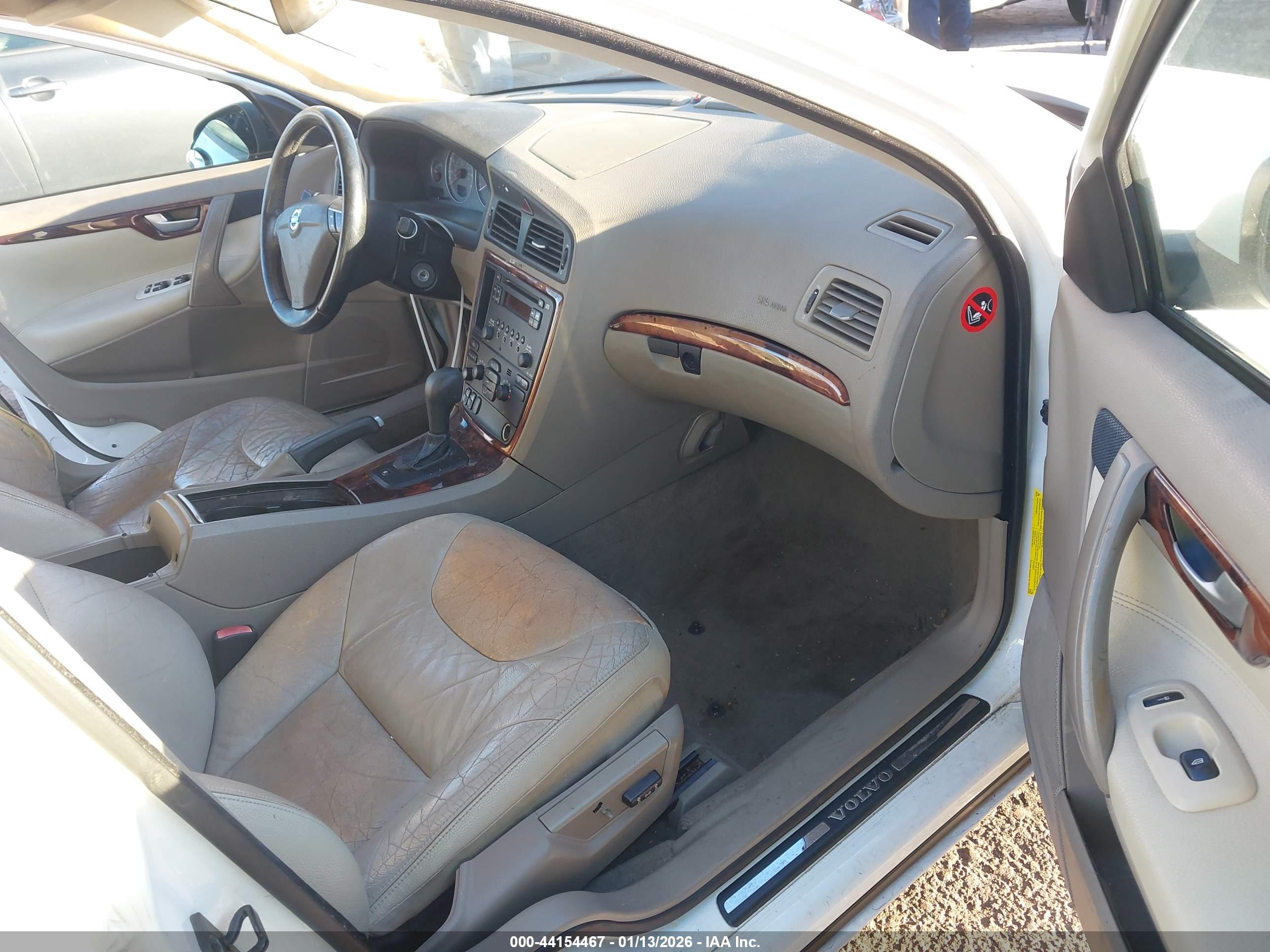 VOLVO S60 image 5