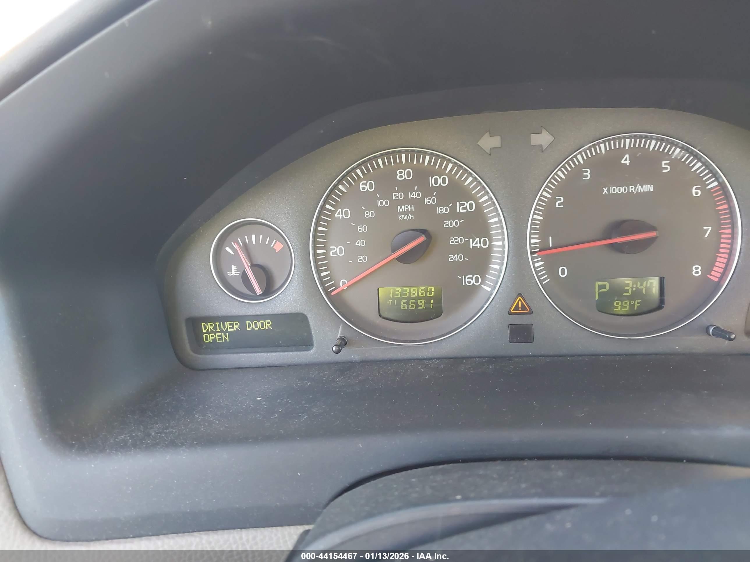 VOLVO S60 image 7