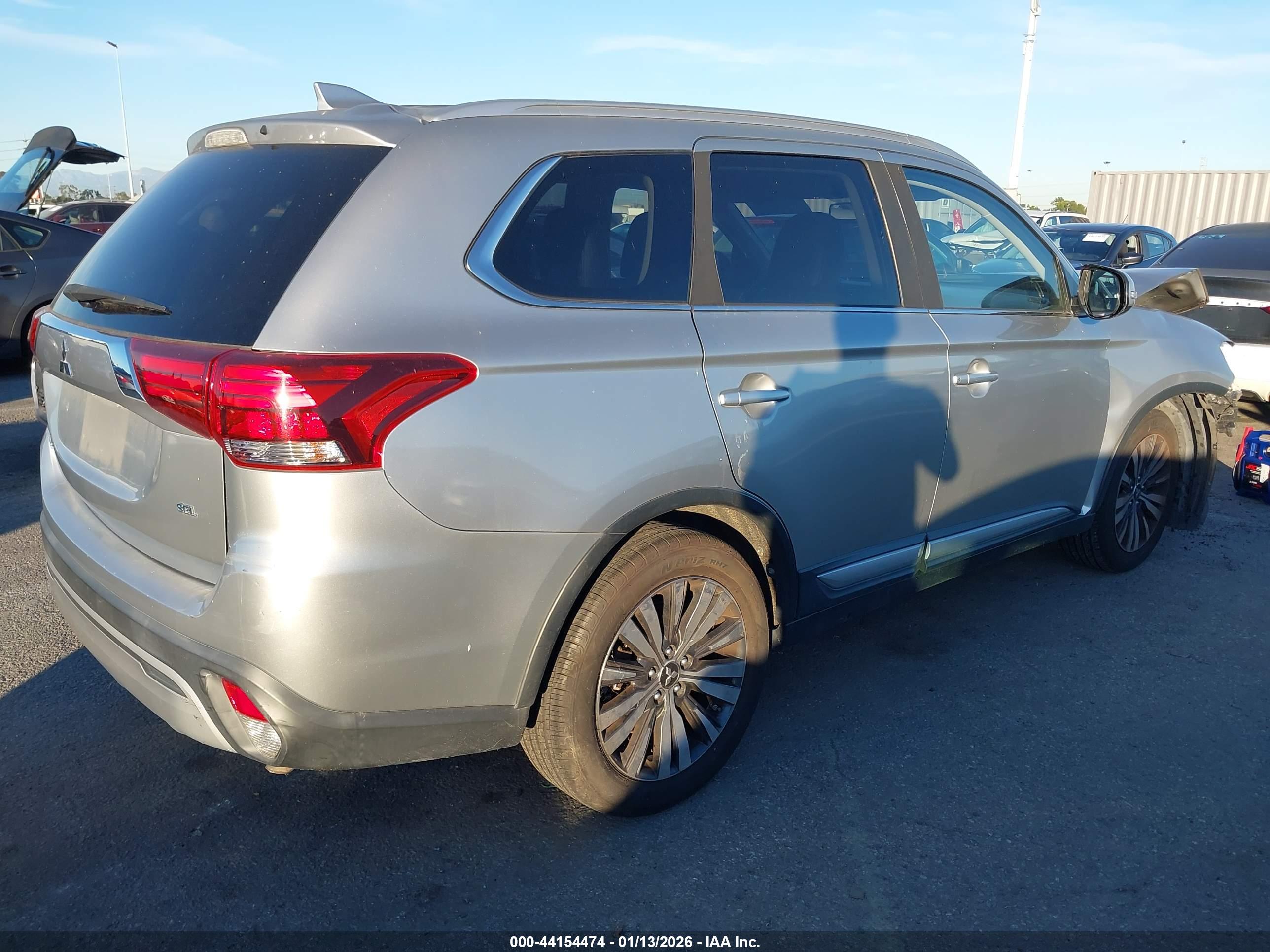 MITSUBISHI OUTLANDER image 4