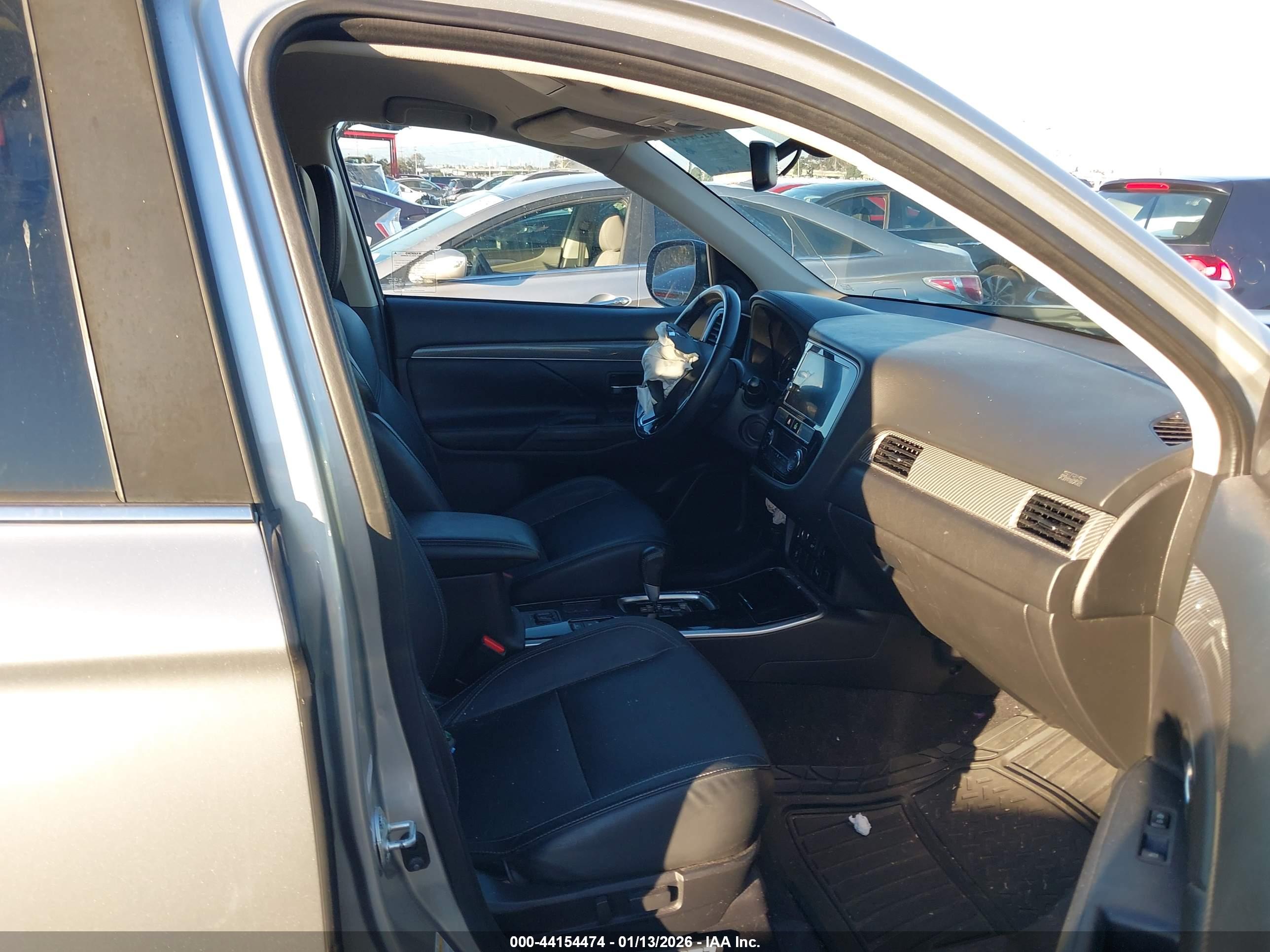 MITSUBISHI OUTLANDER image 5