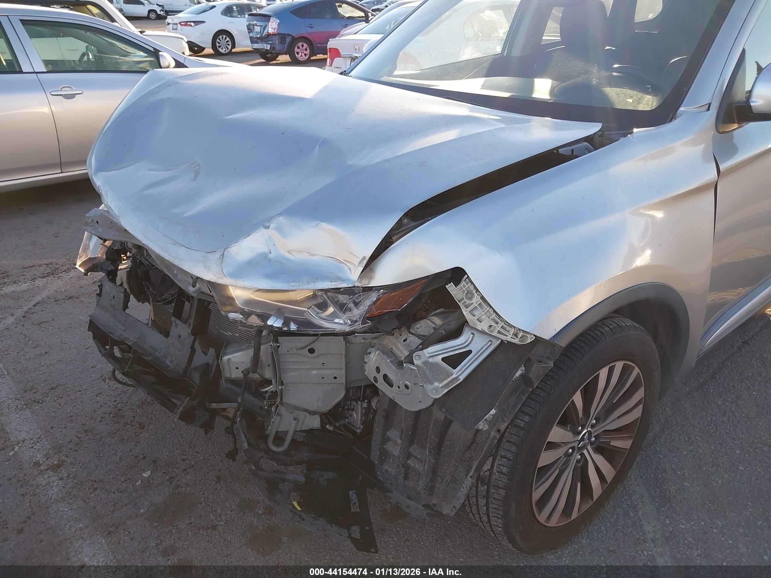 MITSUBISHI OUTLANDER image 6