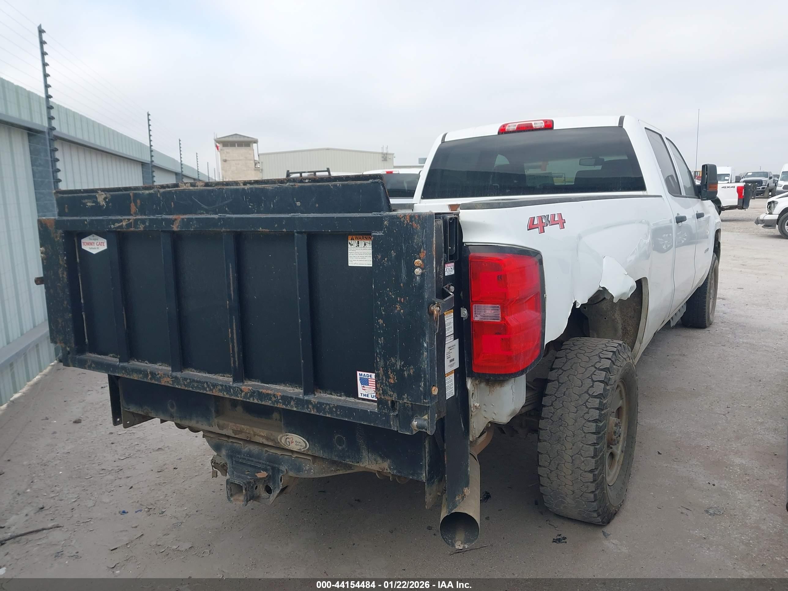 CHEVROLET SILVERADO image 4