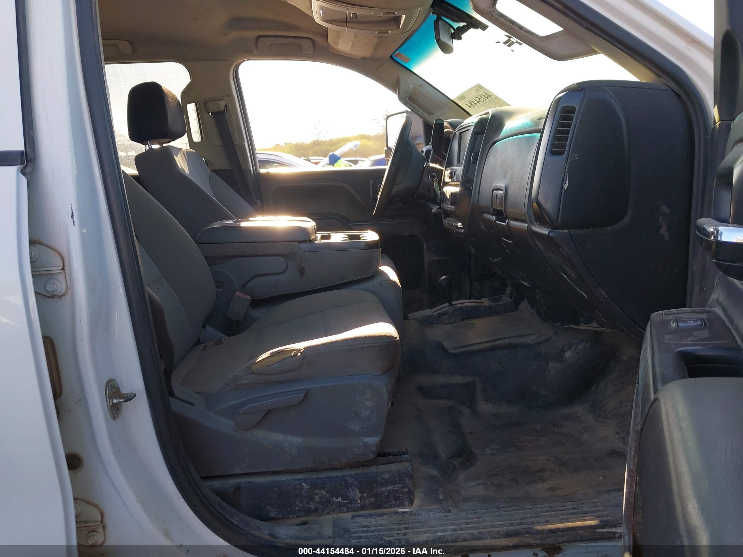 CHEVROLET SILVERADO image 5