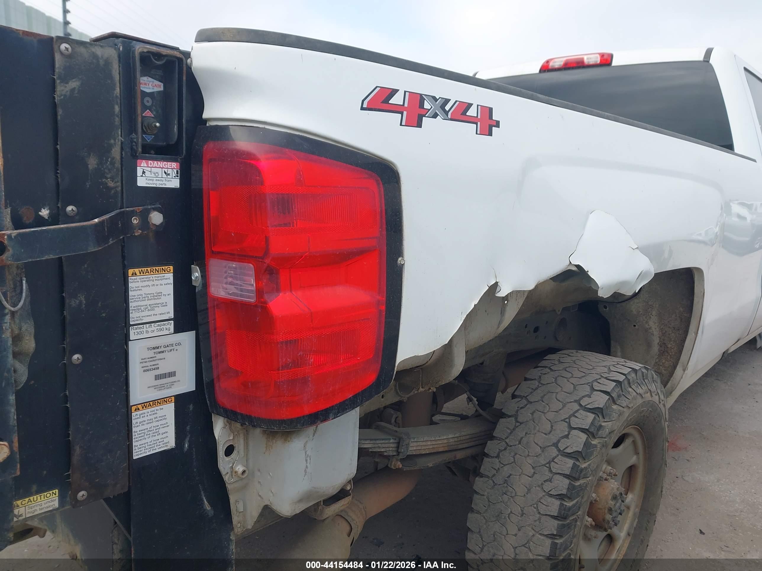 CHEVROLET SILVERADO image 6