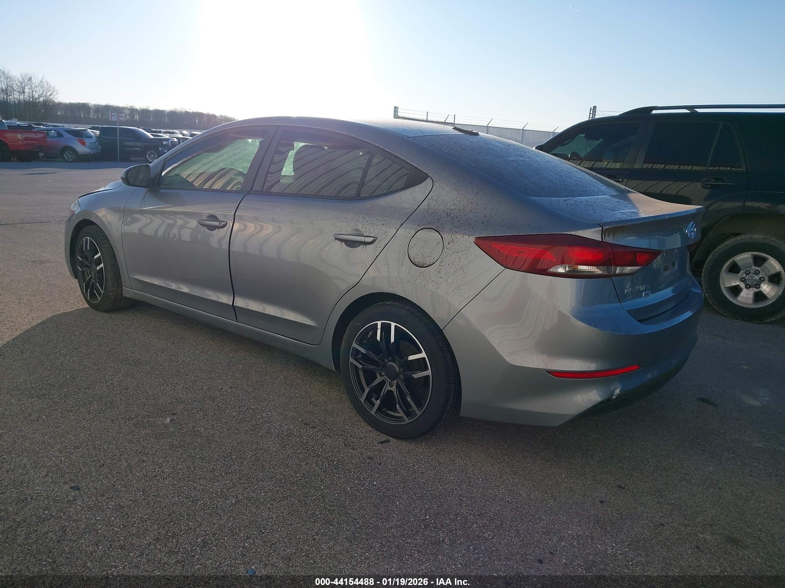 HYUNDAI ELANTRA image 3